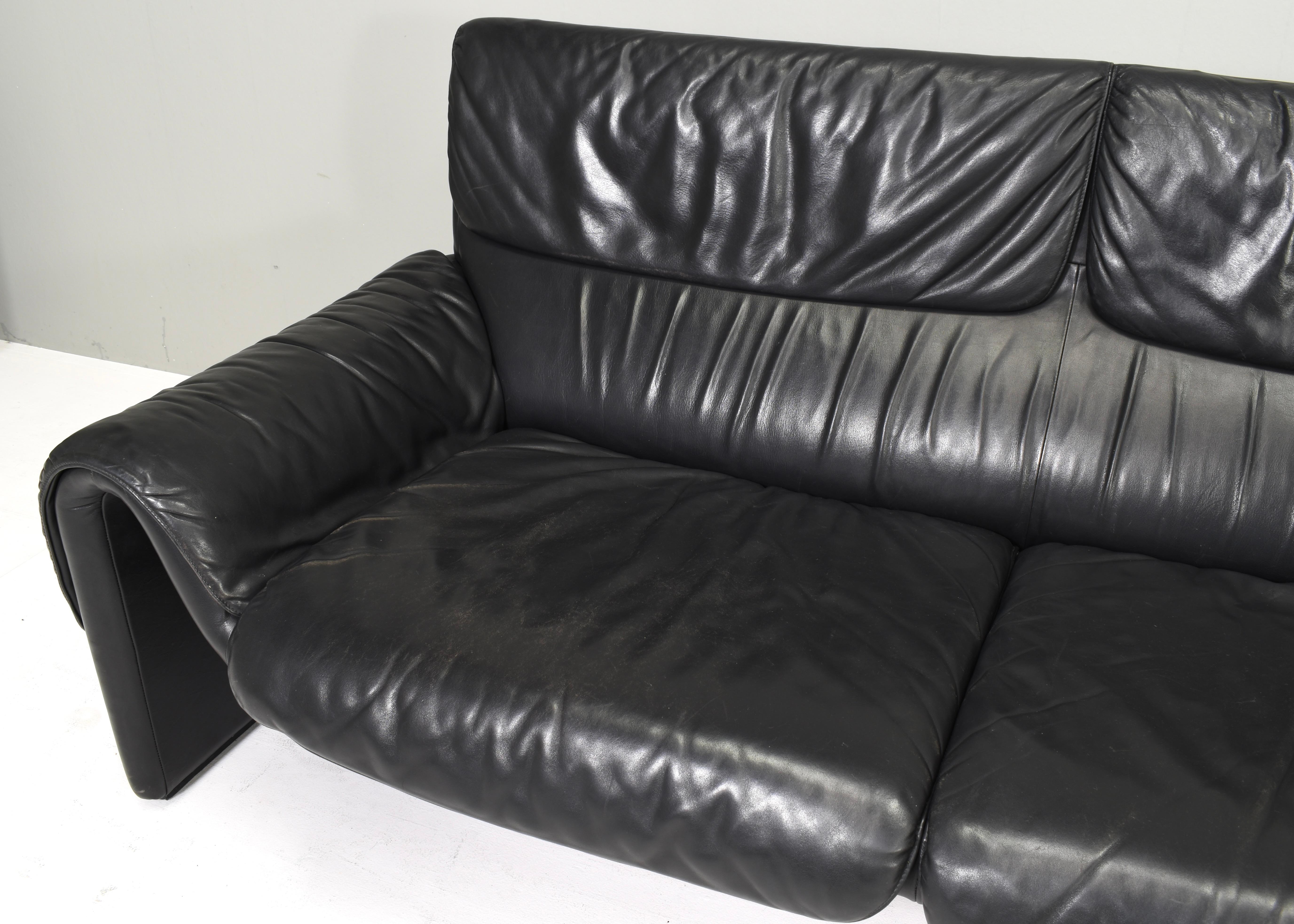 De Sede DS2011 Black Leather Sofa, Switzerland - circa 1980  For Sale 8
