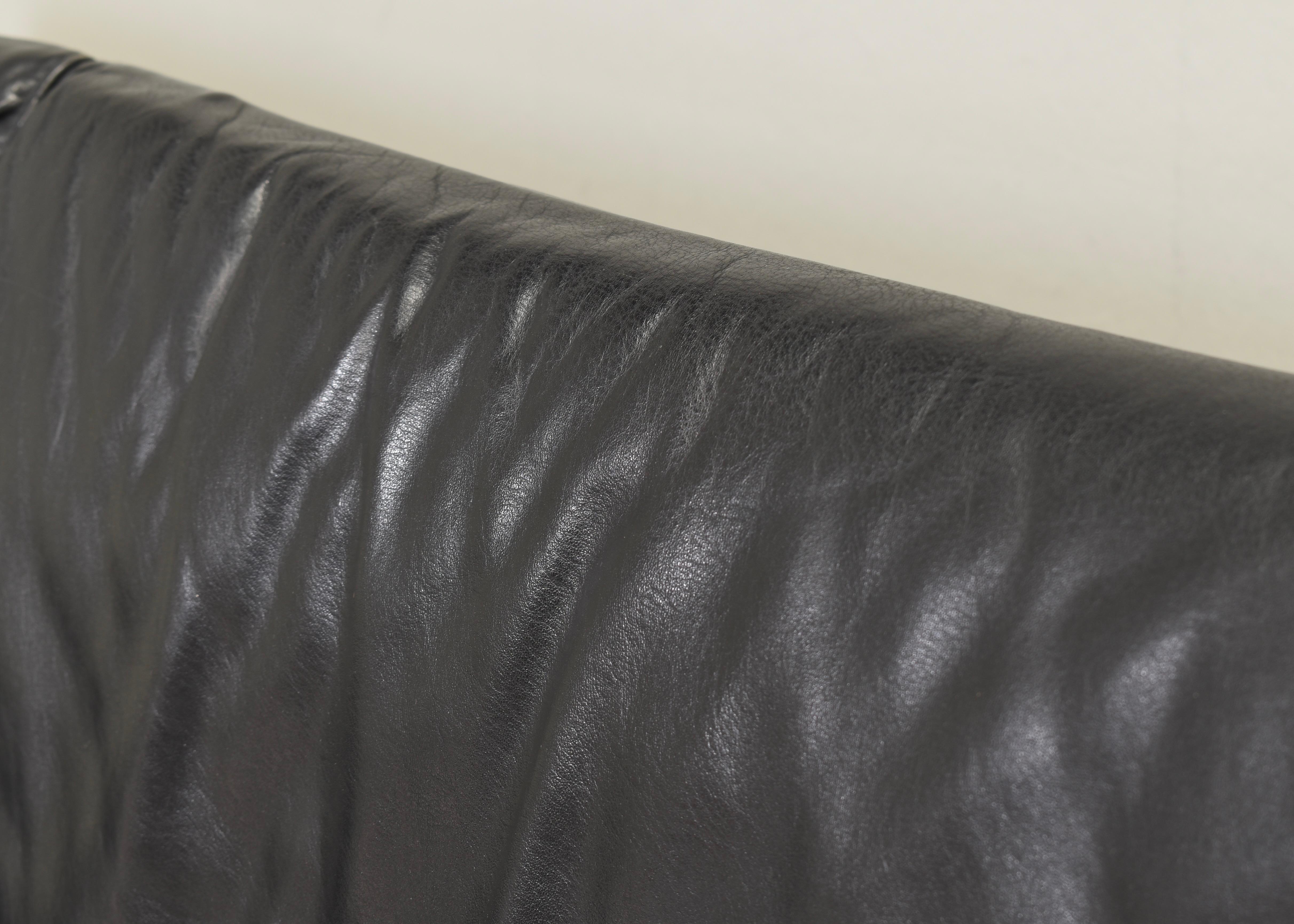 De Sede DS2011 Black Leather Sofa, Switzerland - circa 1980  For Sale 13