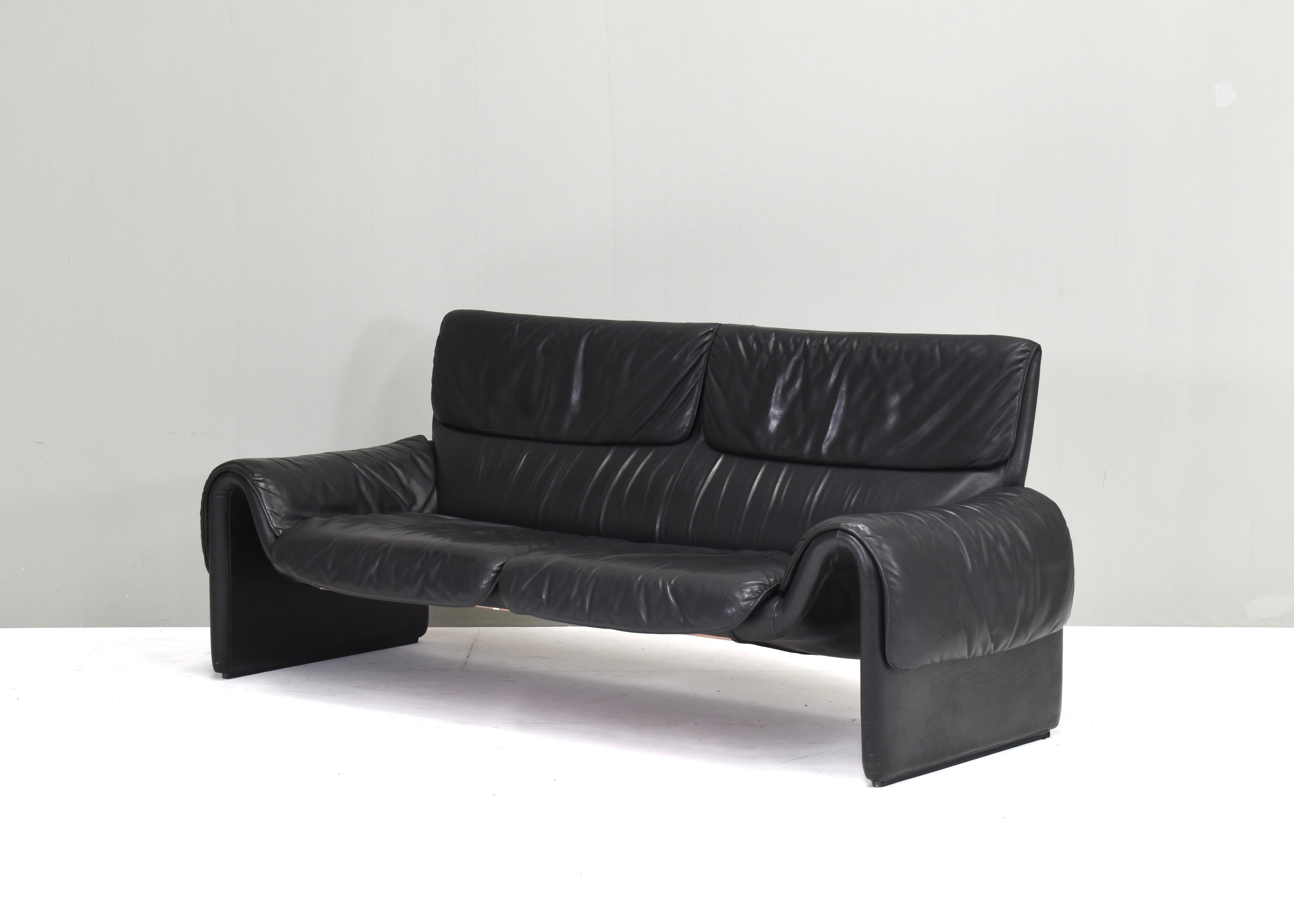 De Sede DS2011 Black Leather Sofa, Switzerland - circa 1980  In Good Condition For Sale In Pijnacker, Zuid-Holland