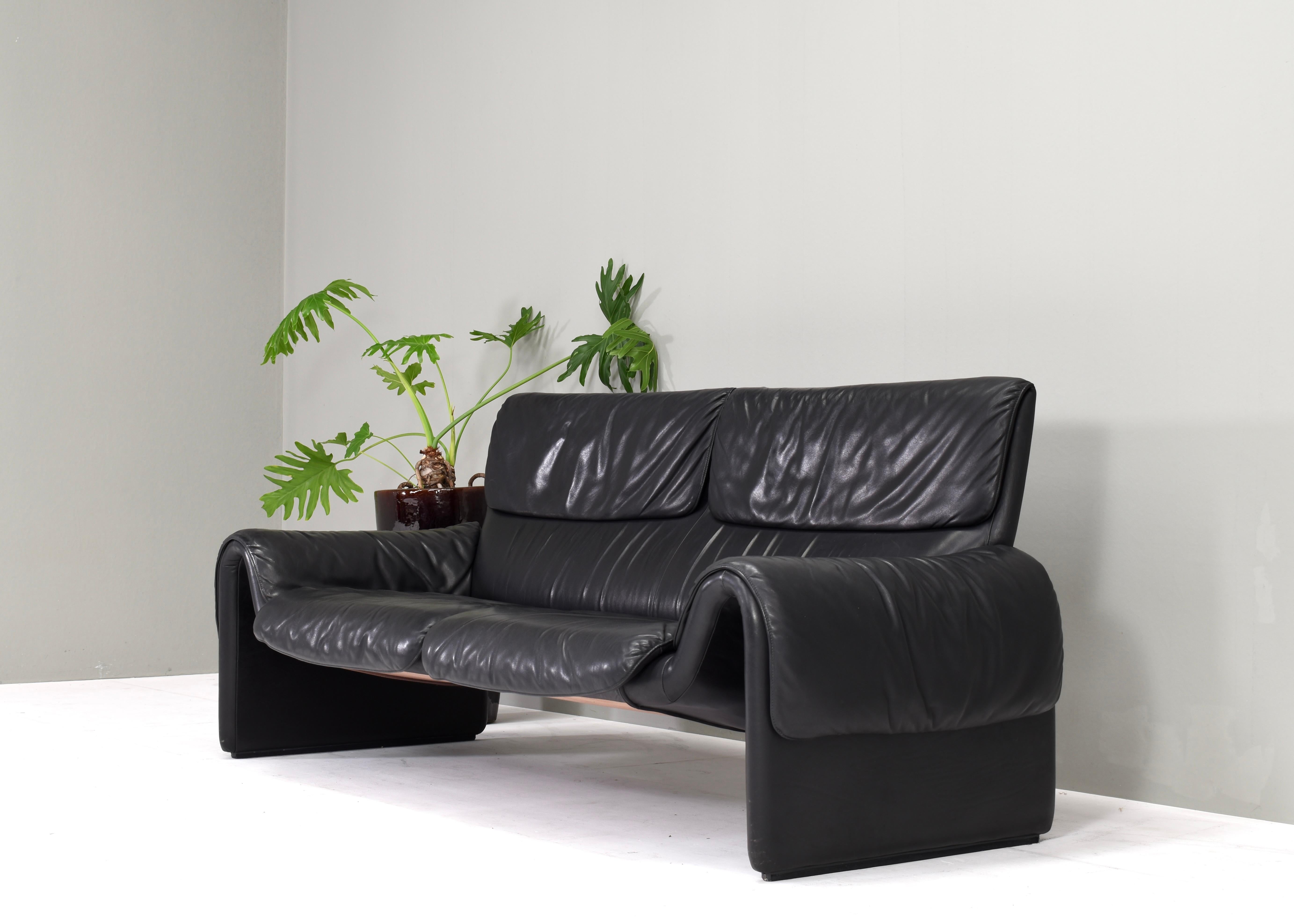 Late 20th Century De Sede DS2011 Black Leather Sofa, Switzerland - circa 1980  For Sale