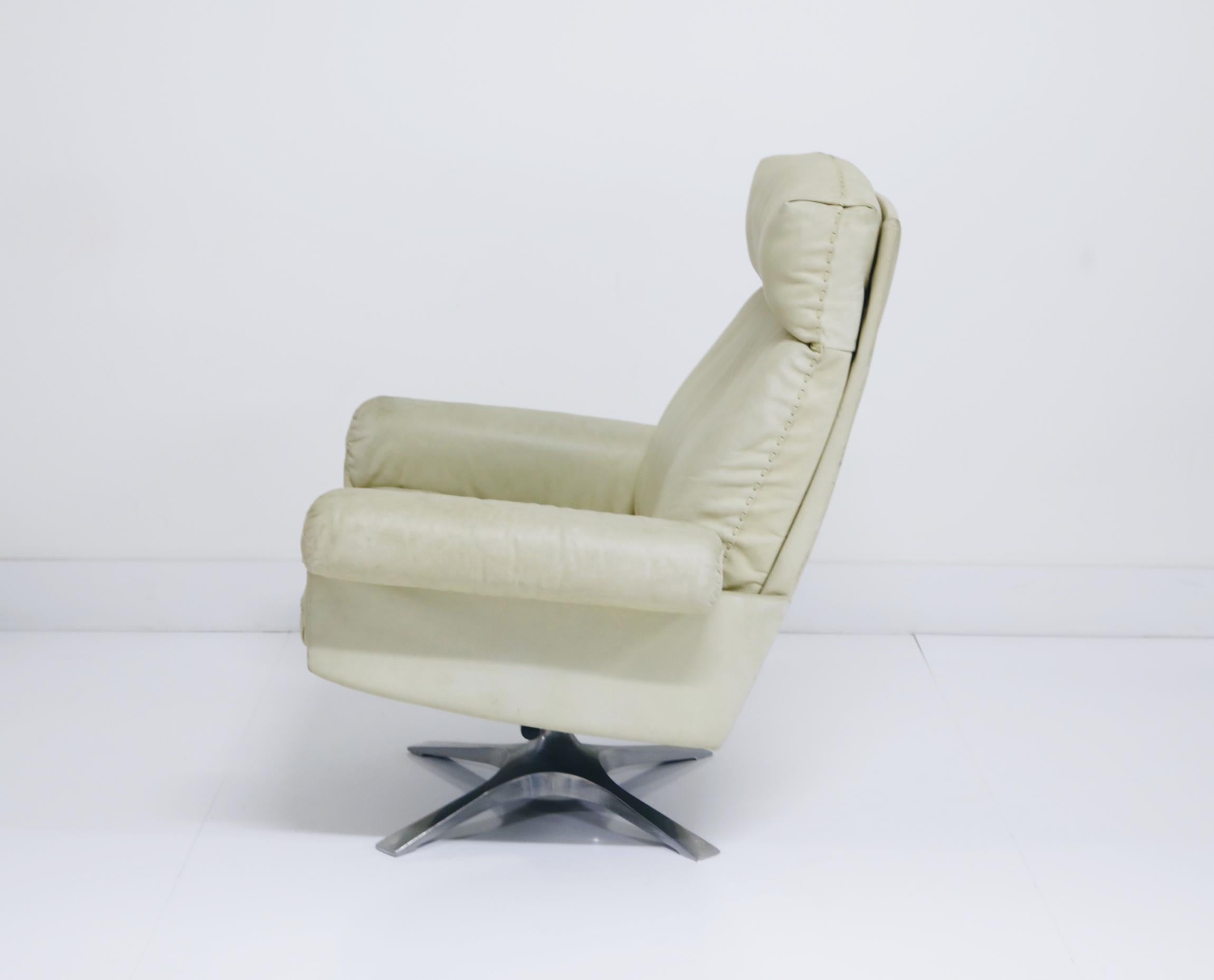 De Sede DS31 Off-White Leather Executive Swivel Lounge Armchair with Tilt, 1970s 3