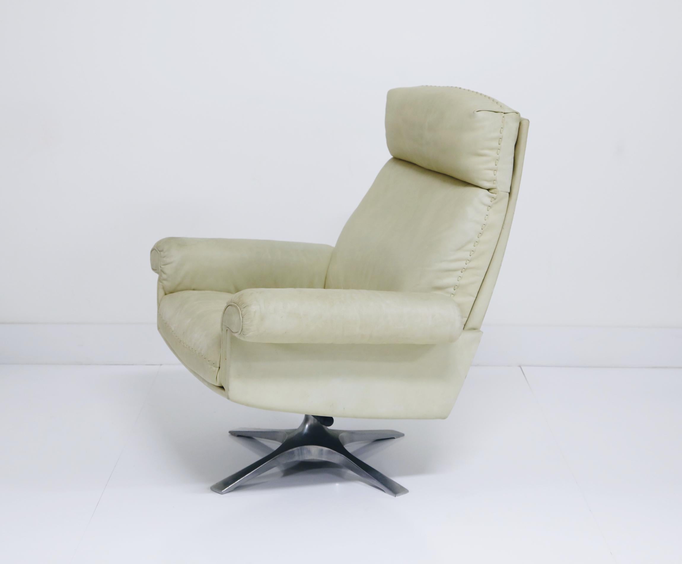 De Sede DS31 Off-White Leather Executive Swivel Lounge Armchair with Tilt, 1970s 4
