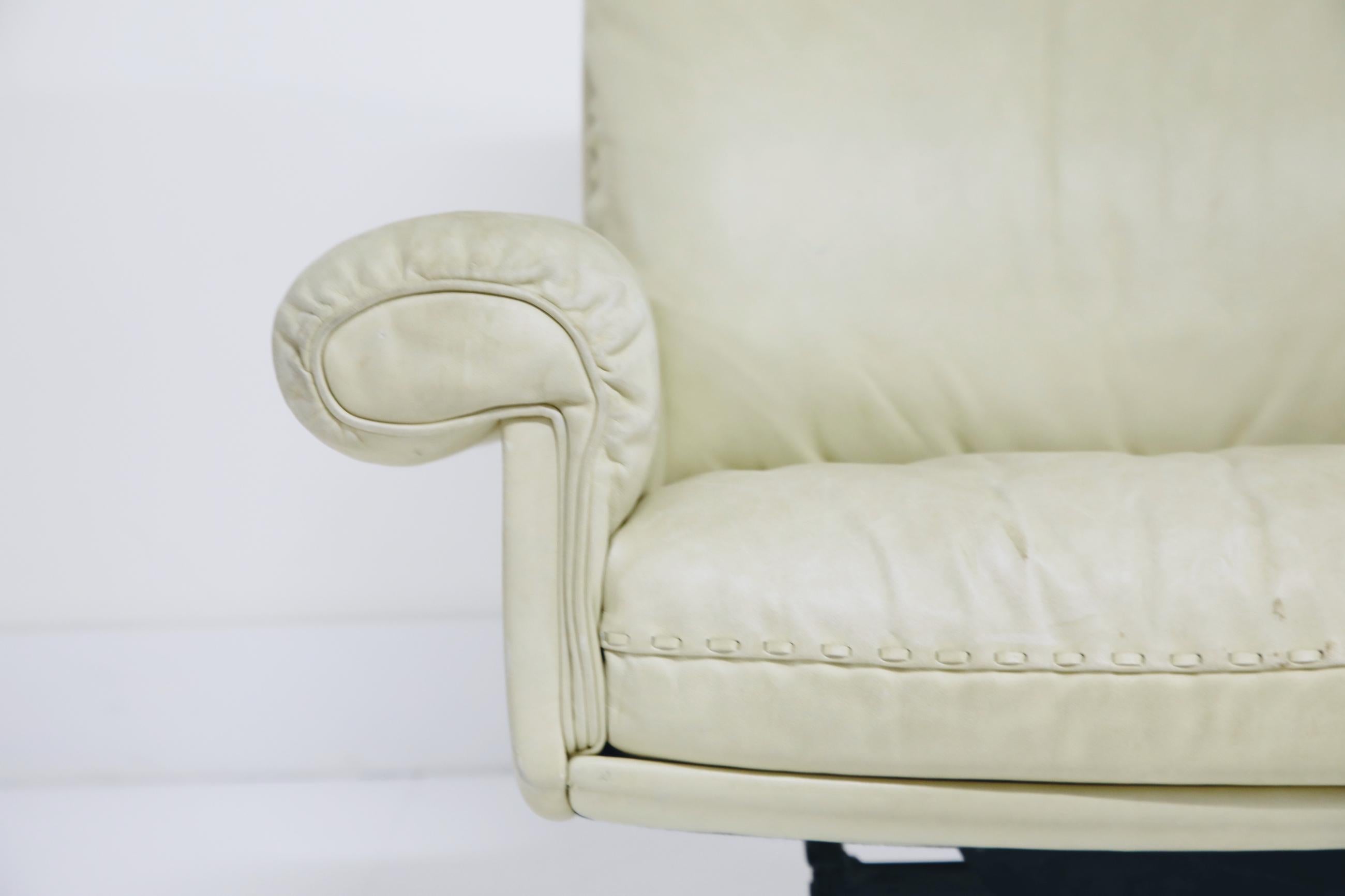 De Sede DS31 Off-White Leather Executive Swivel Lounge Armchair with Tilt, 1970s 6