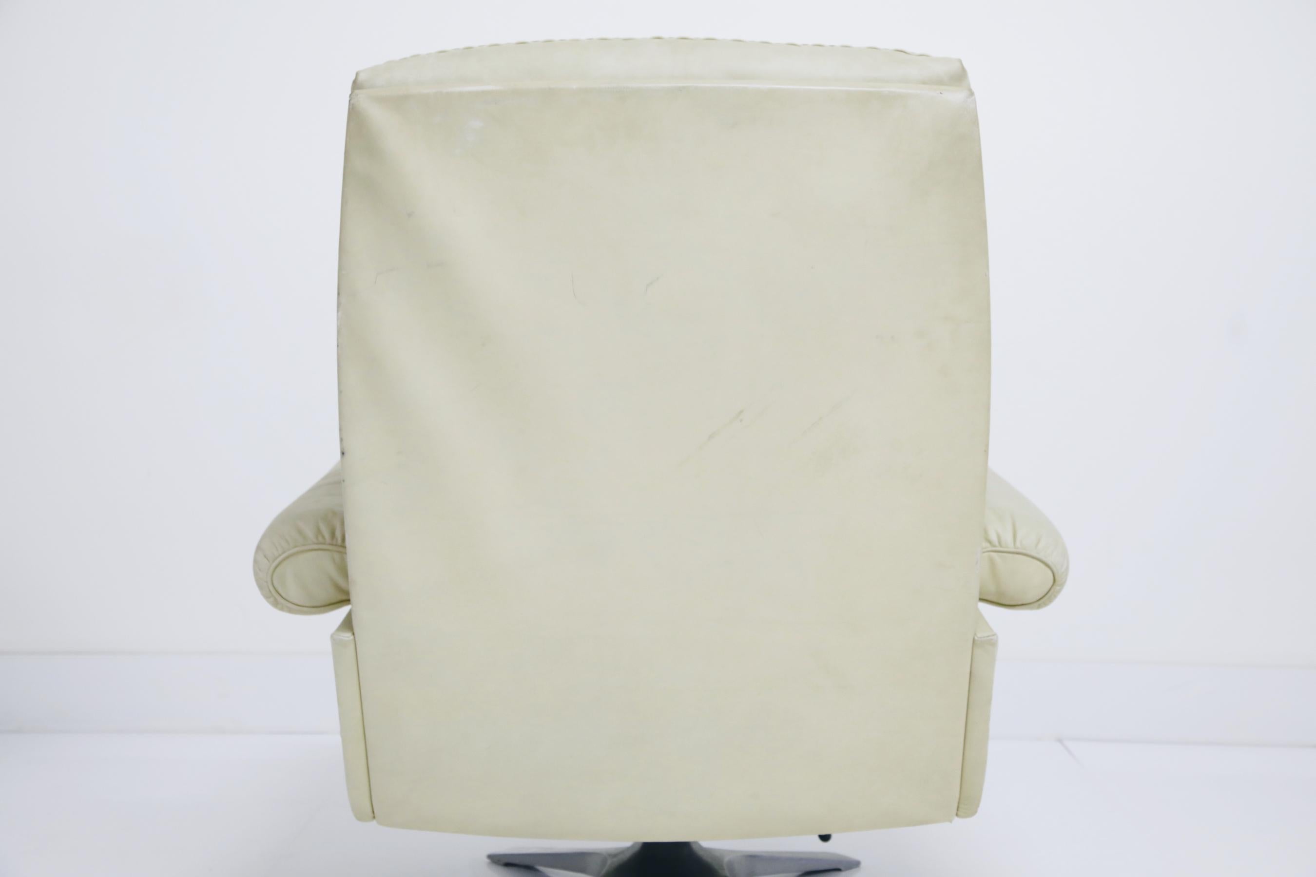 De Sede DS31 Off-White Leather Executive Swivel Lounge Armchair with Tilt, 1970s 13