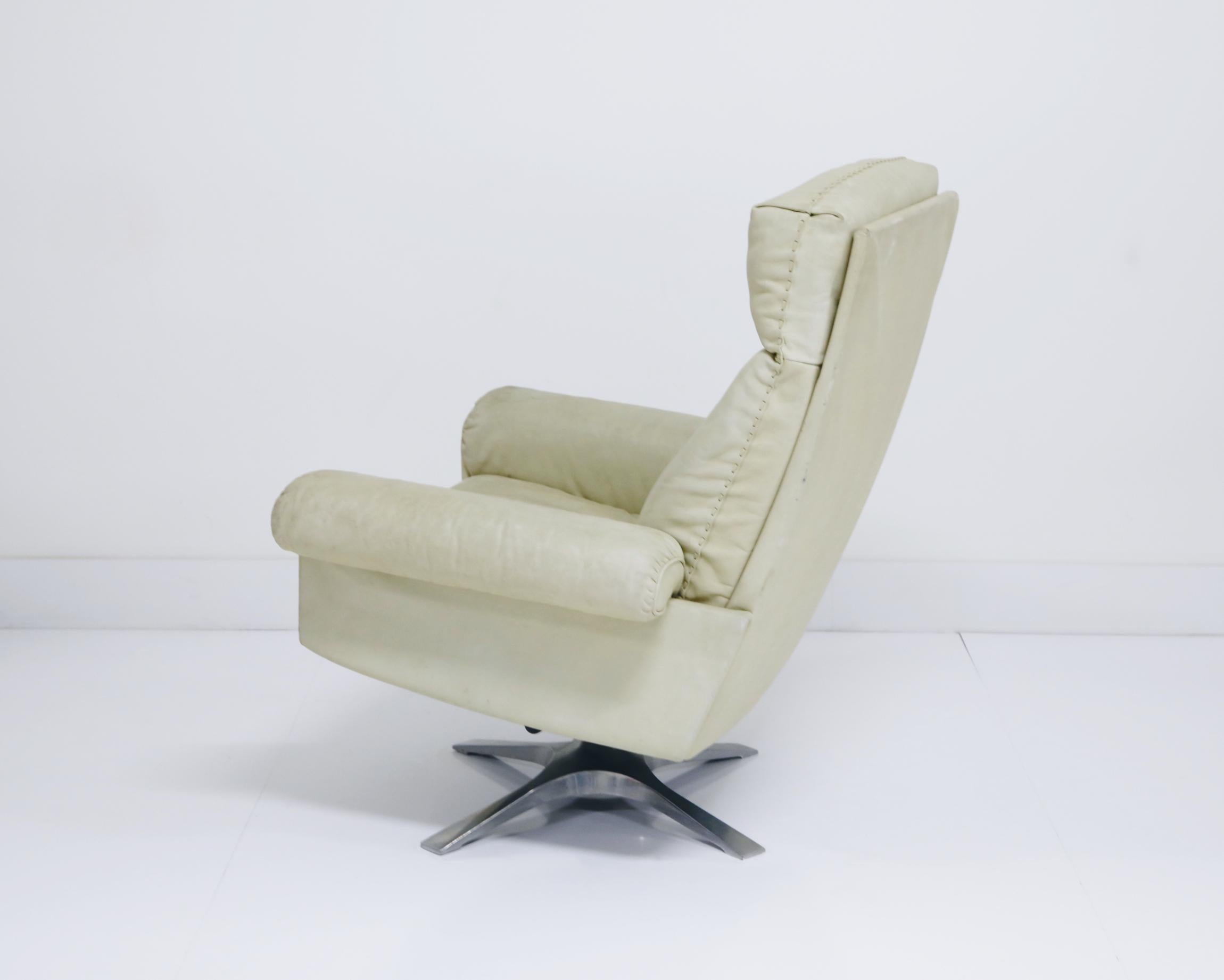 De Sede DS31 Off-White Leather Executive Swivel Lounge Armchair with Tilt, 1970s 2