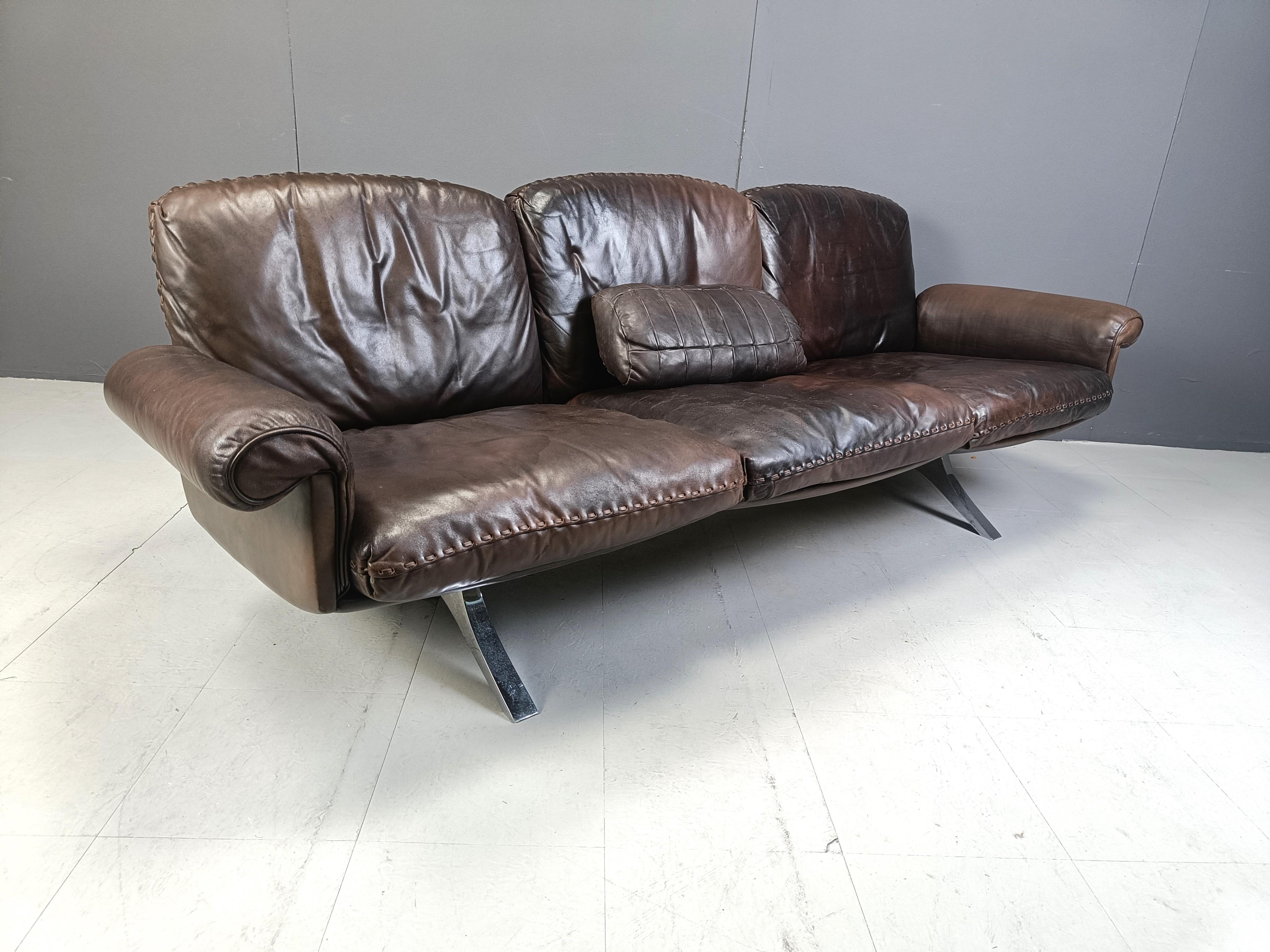 Beautiful dark brown leather sofa model DS31 designed and produced by De Sede.

One of our personal favorites from De Sede.

Well designed polished aluminum legs and beautiful stitching of the leather.

Comes with the foot stool, which is rare to