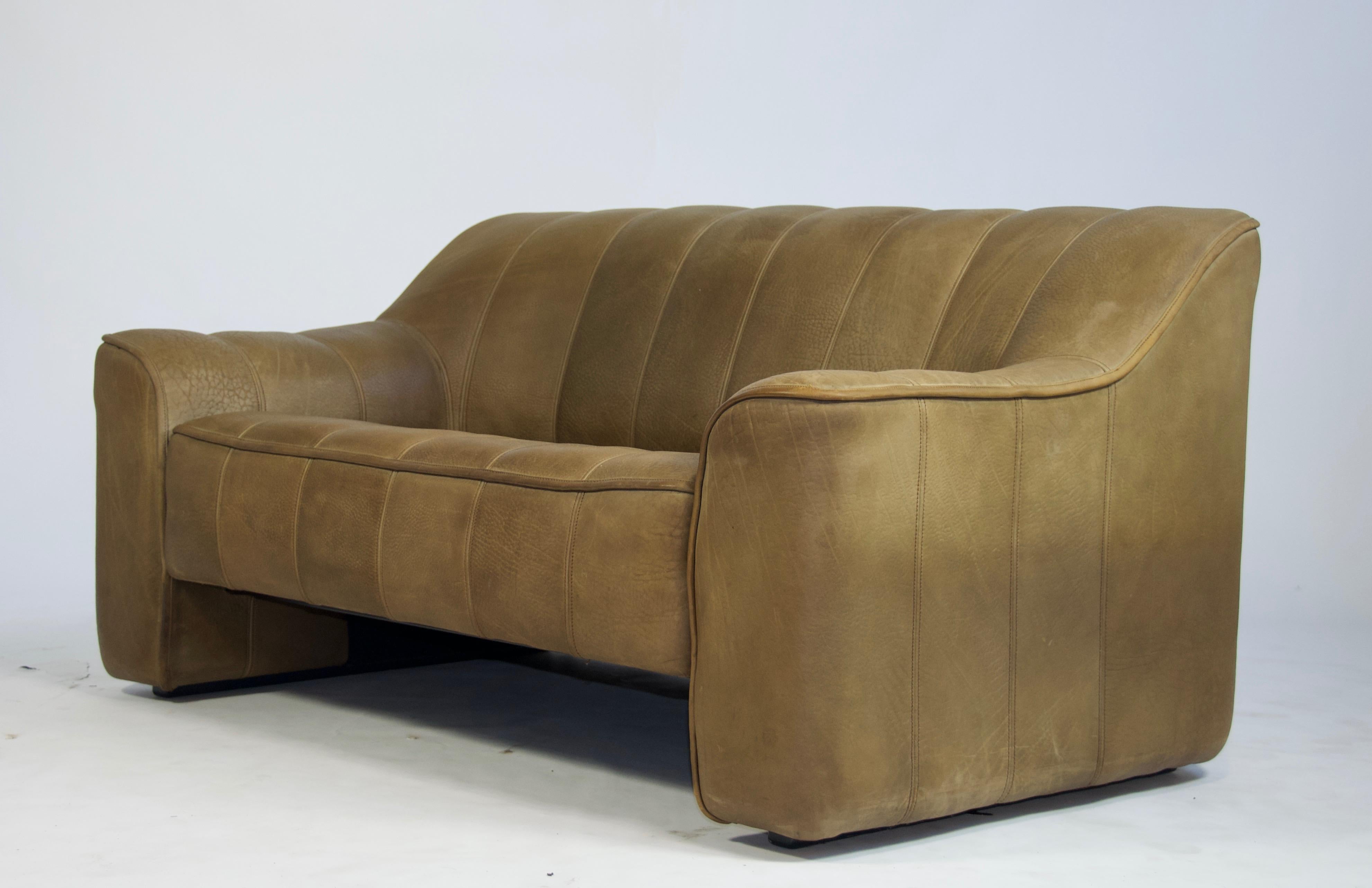Mid-Century Modern De Sede DS44 Leather Sofa For Sale