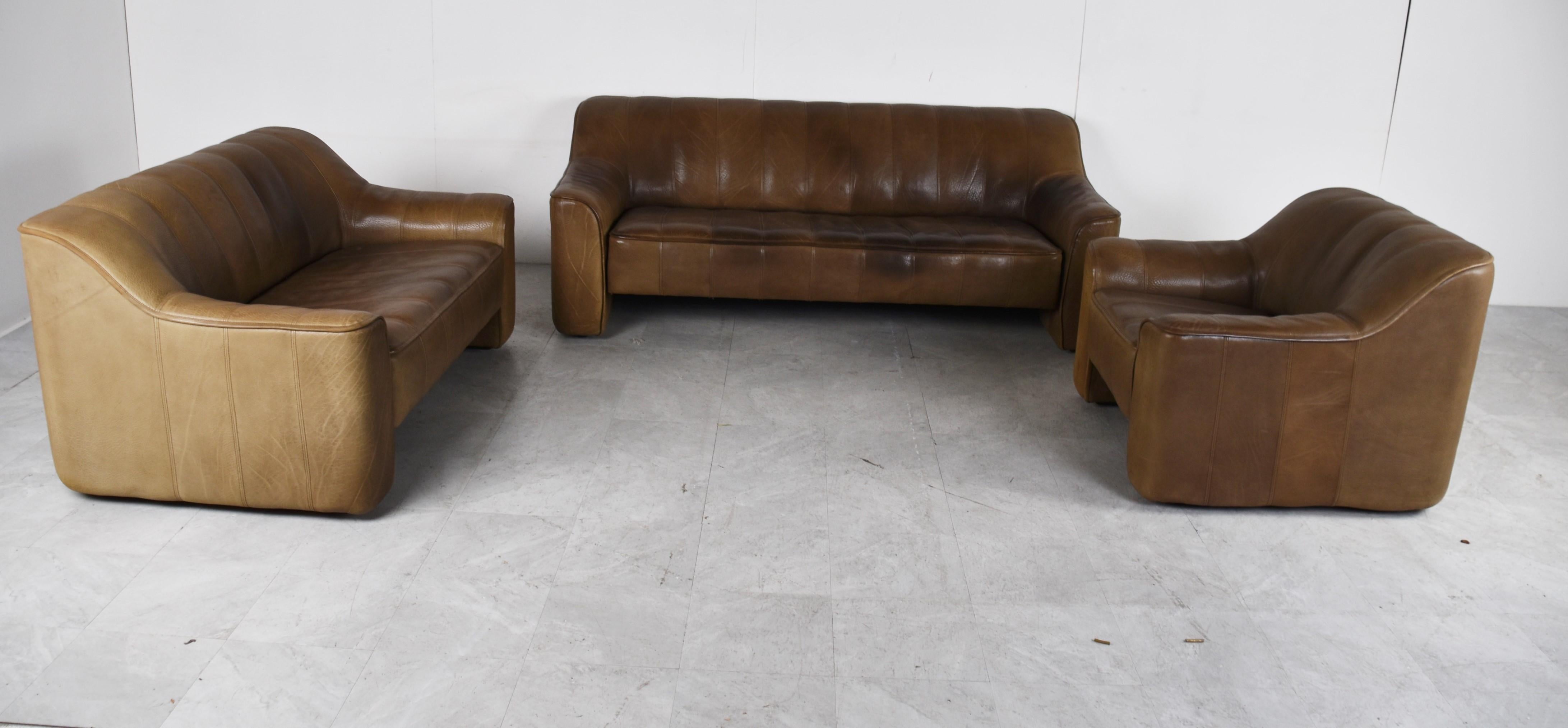 Set of gorgeous leather DS44 sofas from De Sede.

De Sede, renowned for using the best quality leather has created some wonderful sofas.

These are no exception and the beautiful, thick Neck leather will be ever lasting.

Combined with the curvy