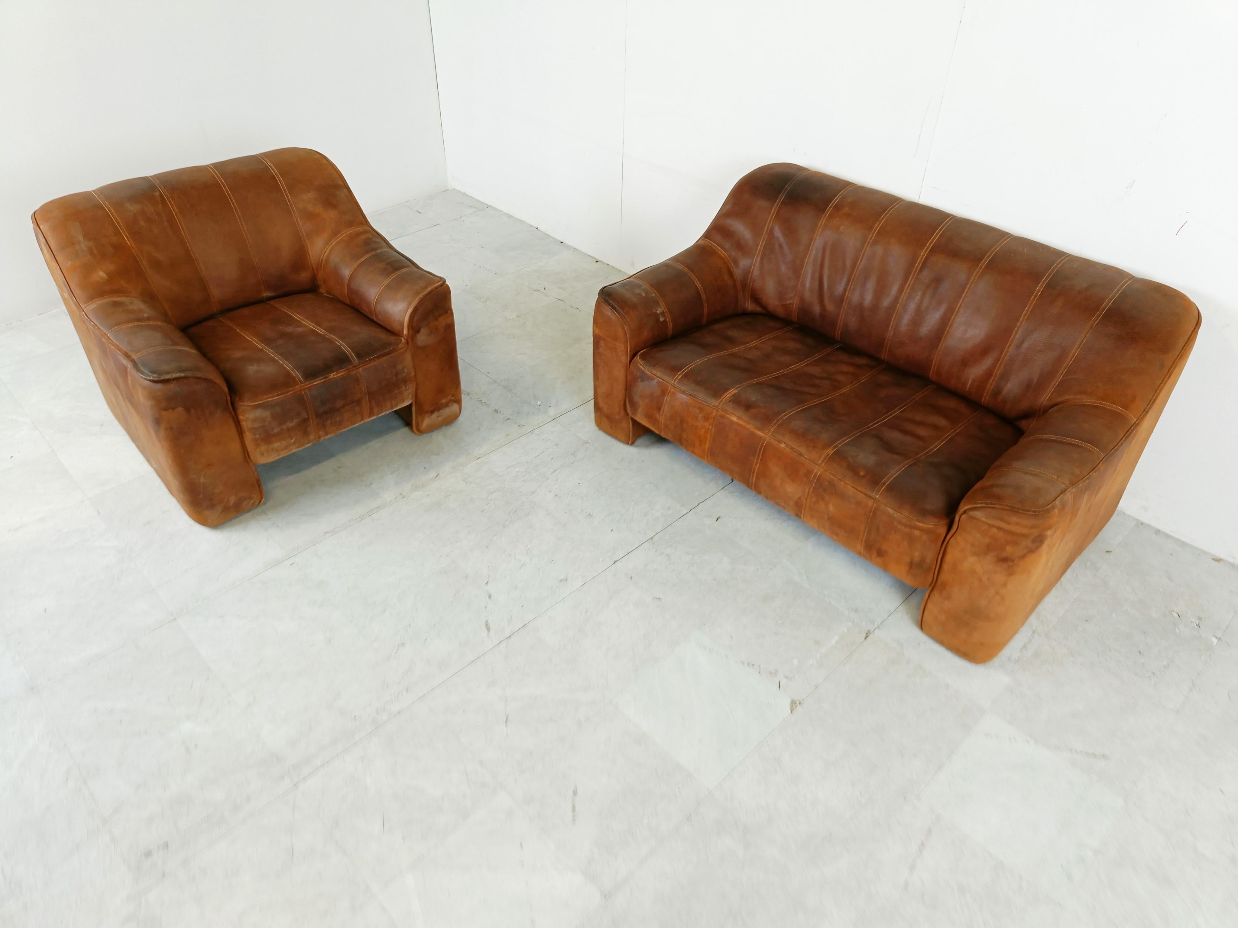 Set of gorgeous leather DS44 sofas from De Sede.

De Sede, renowned for using the best quality leather has created some wonderful sofas.

These are no exception and the beautiful, thick Neck leather will be ever lasting.

Combined with the curvy