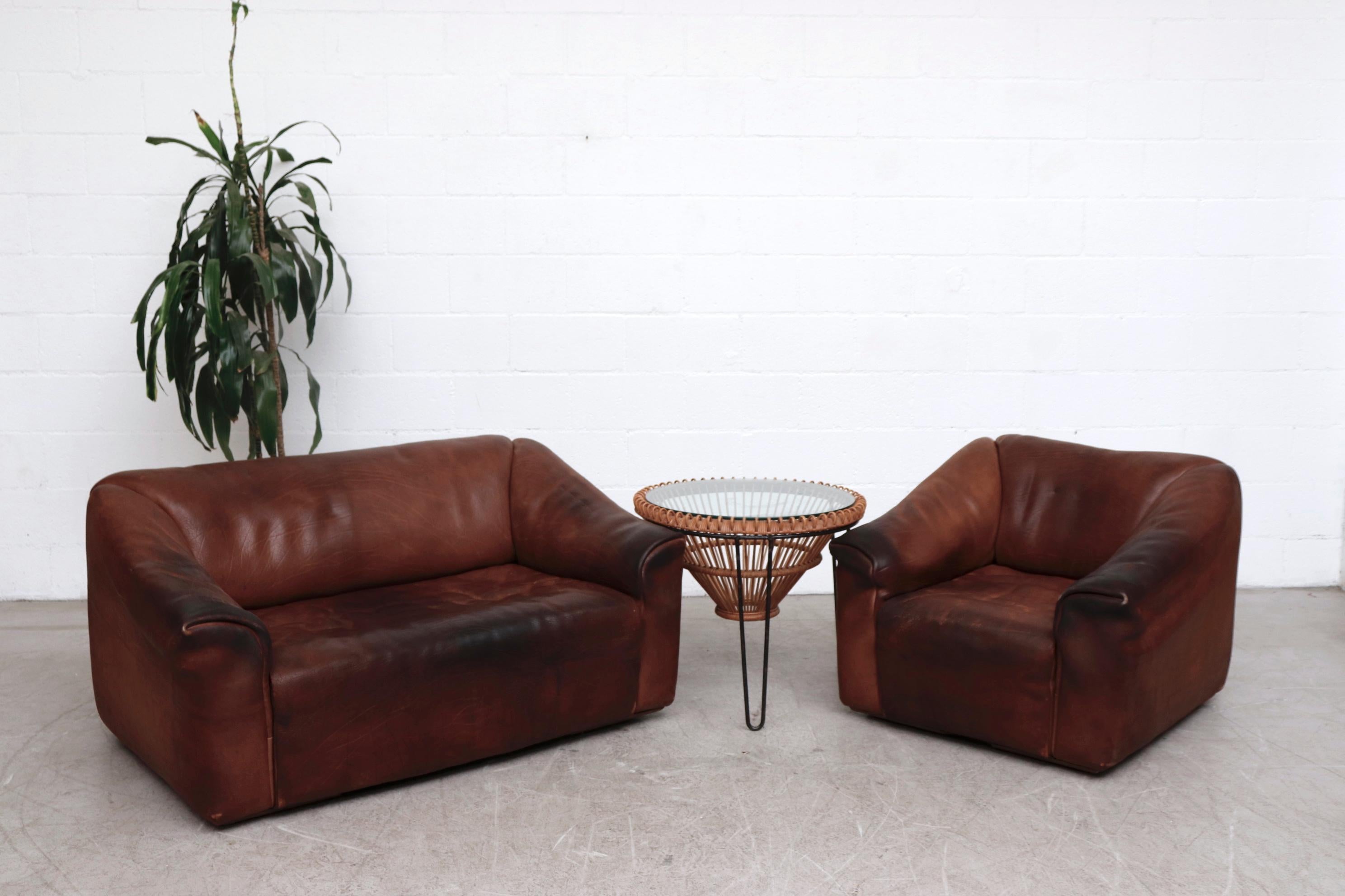 Midcentury De Sede DS47 love seat in thick buffalo leather with pullout / pull-out seat. Stunning heavy patina. In very original condition with visible wear including cracking and scratching consistent with age and use. Matching De Sede DS47 Lounge