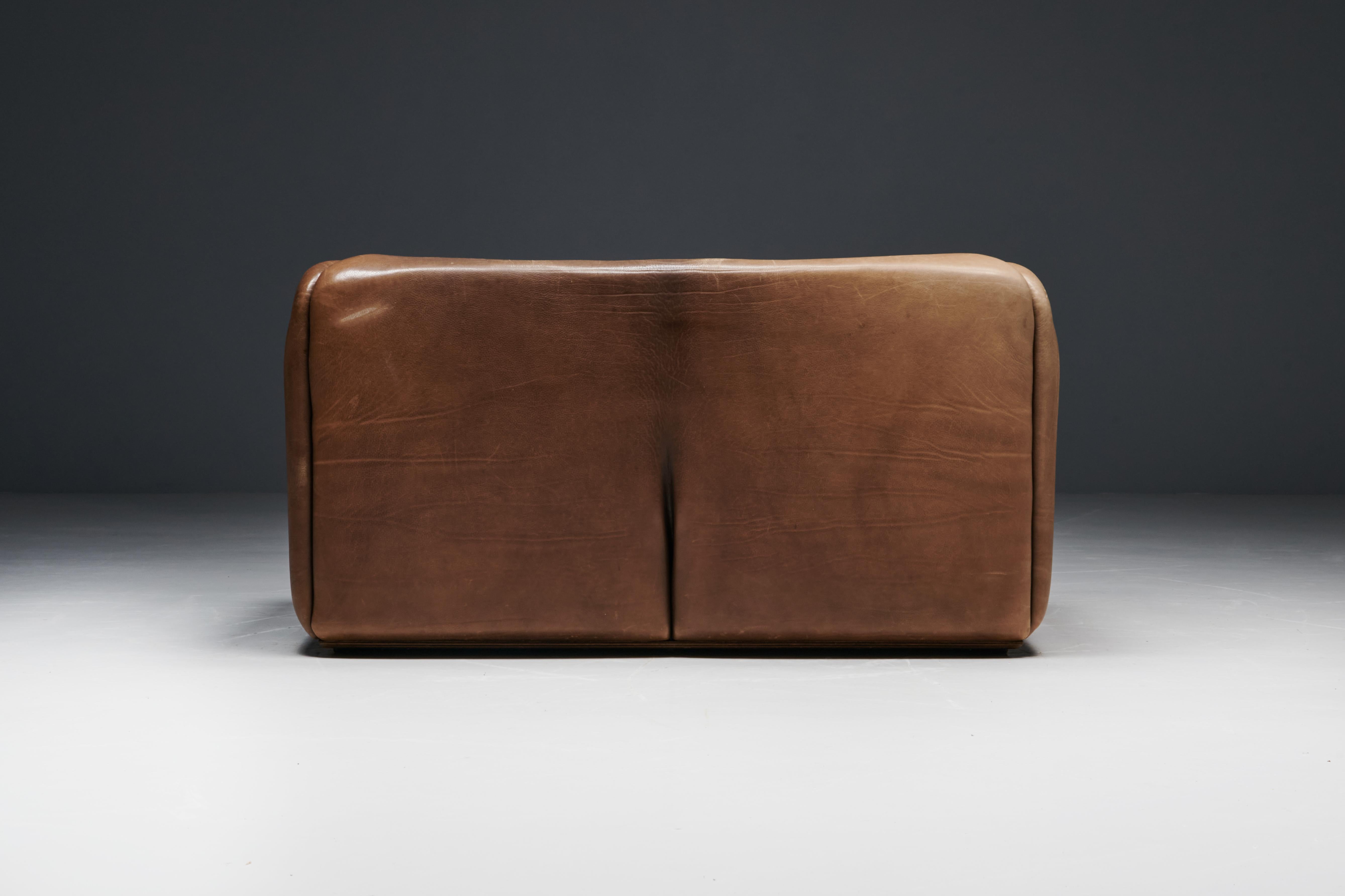 De Sede DS47 Bullhide Leather Sofa, Switzerland, 1970s For Sale 4