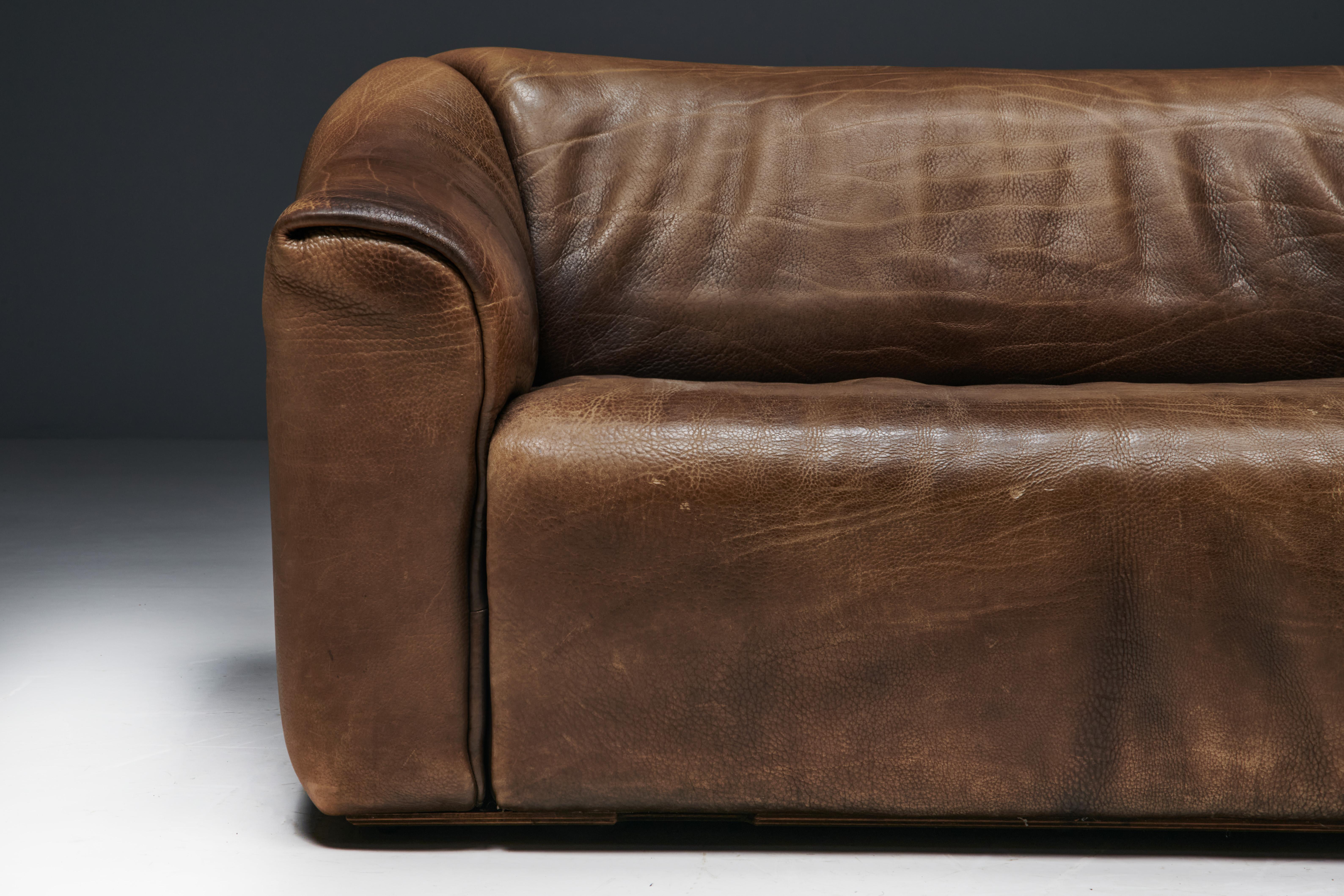 Mid-Century Modern De Sede DS47 Bullhide Leather Sofa, Switzerland, 1970s For Sale
