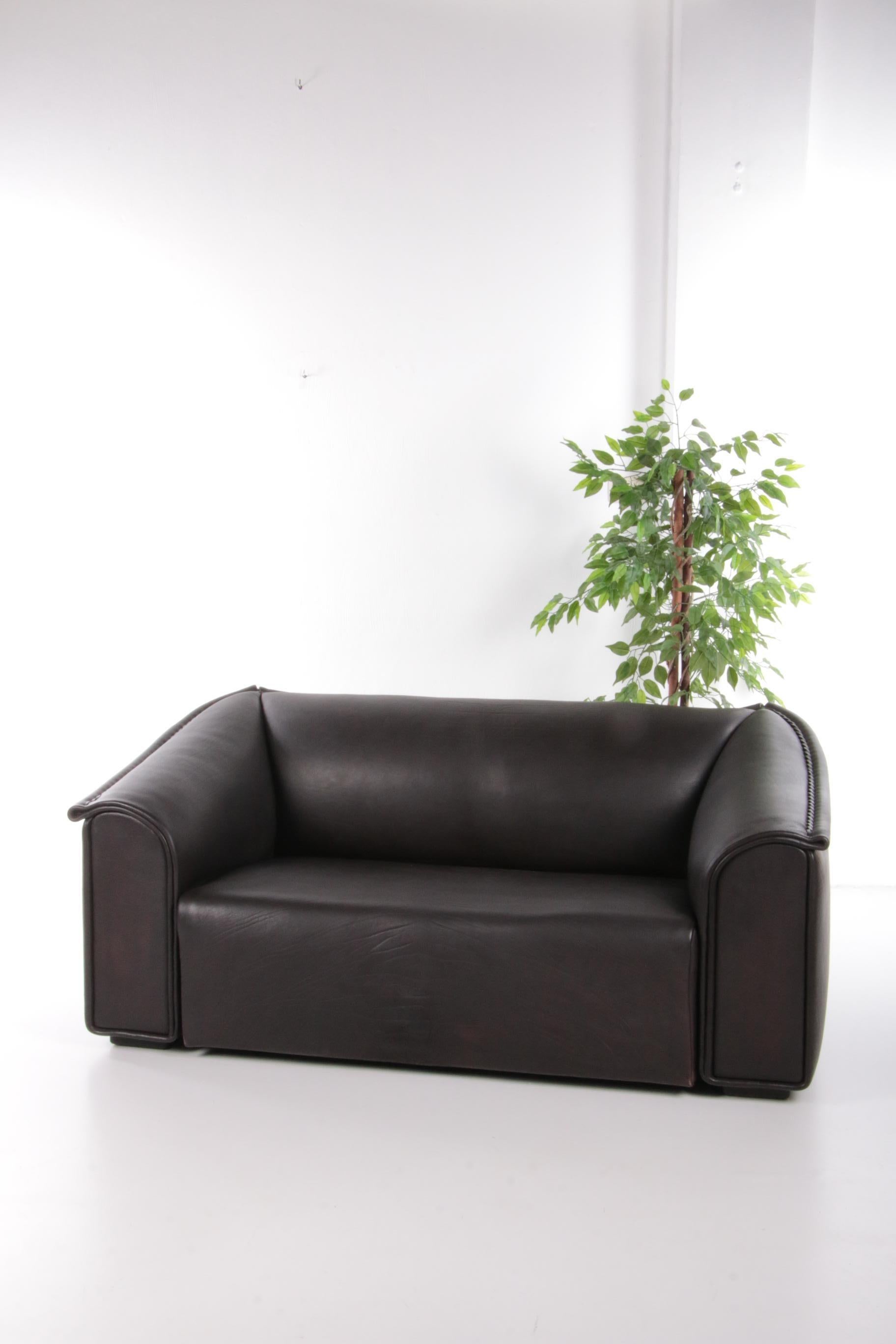 De Sede DS47 Two-seater black heavy Buffalo leather Switzerland 1970

Rare beautiful DS47 sofa designed and produced by De Sede,

Switzerland 1970.

These heavy quality sofas are made of very thick buffalo leather of the best quality.

De Sede is