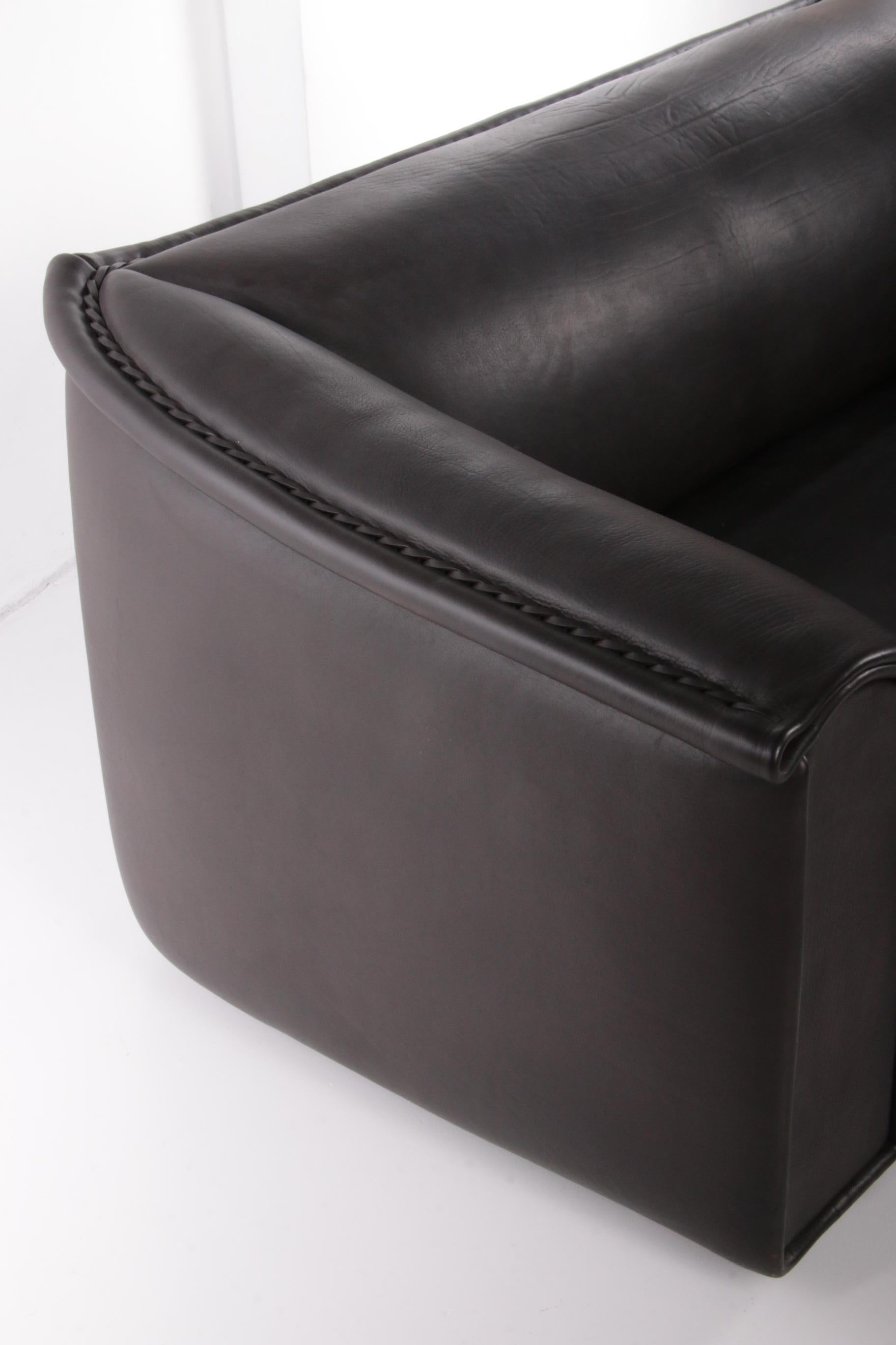 Leather De Sede DS47 Two-seater black heavy Buffalo leather Switzerland 1970 For Sale