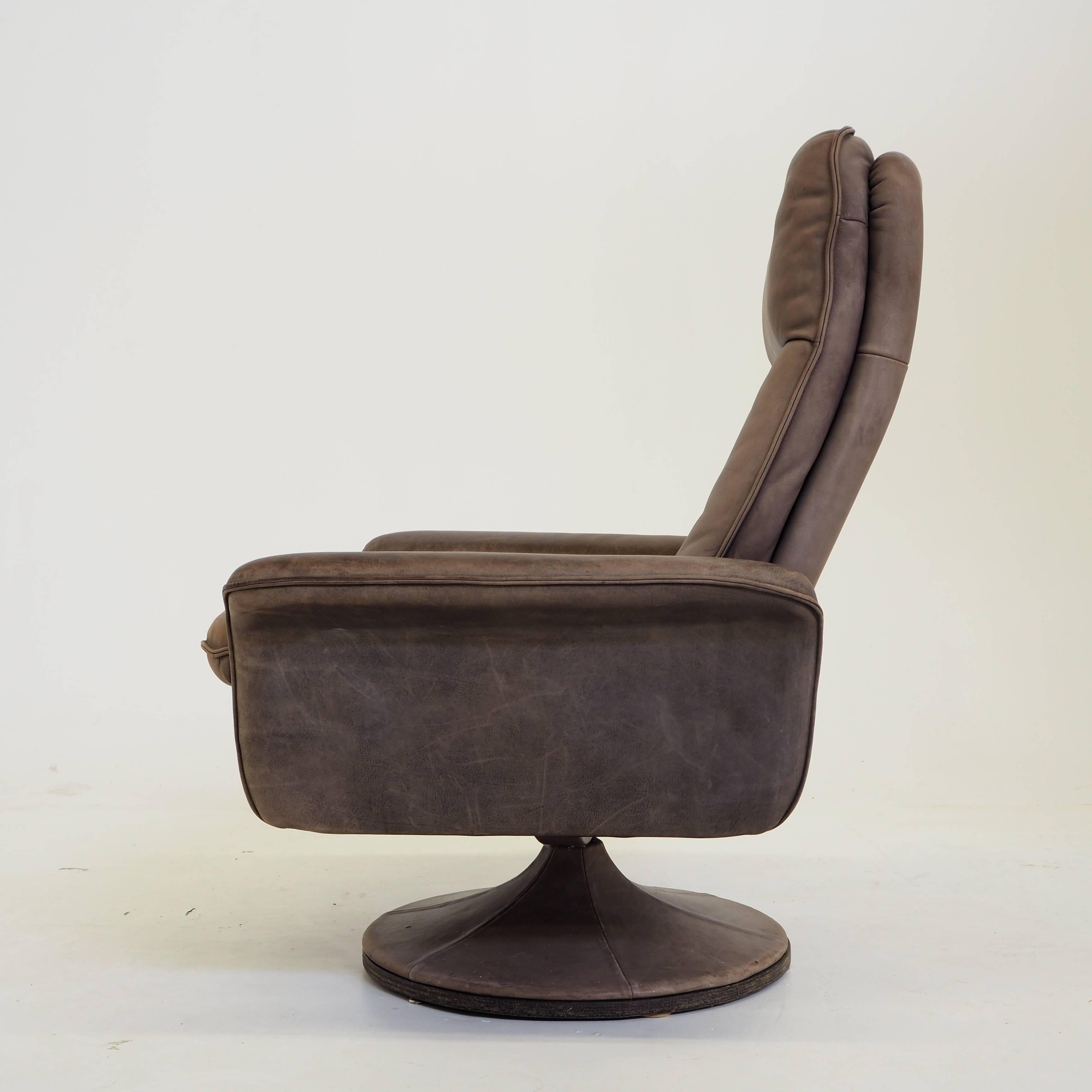 Swiss De Sede DS50 Leather Swivel Lounge Armchair For Sale