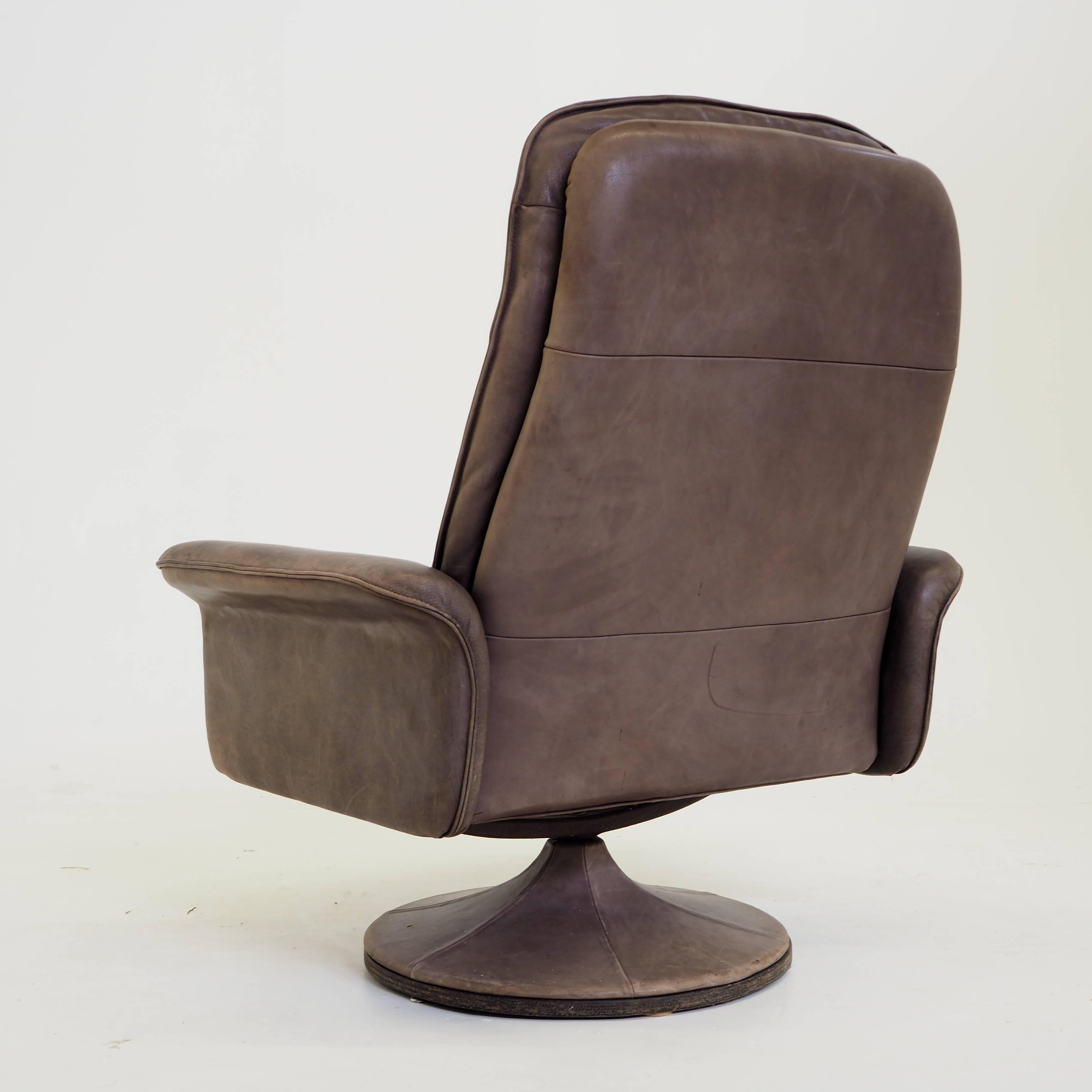 De Sede DS50 Leather Swivel Lounge Armchair In Good Condition For Sale In The Hague, NL