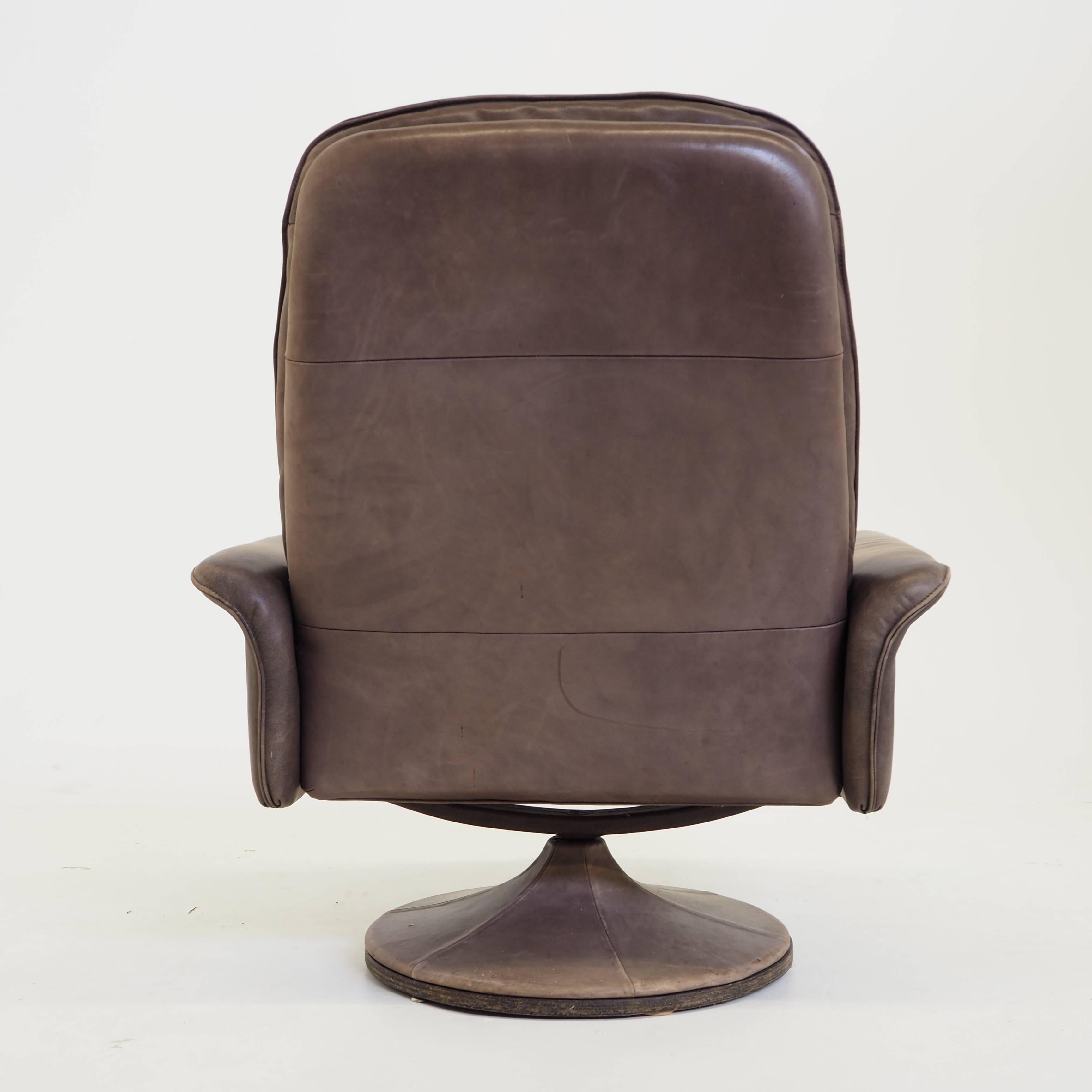 Late 20th Century De Sede DS50 Leather Swivel Lounge Armchair For Sale