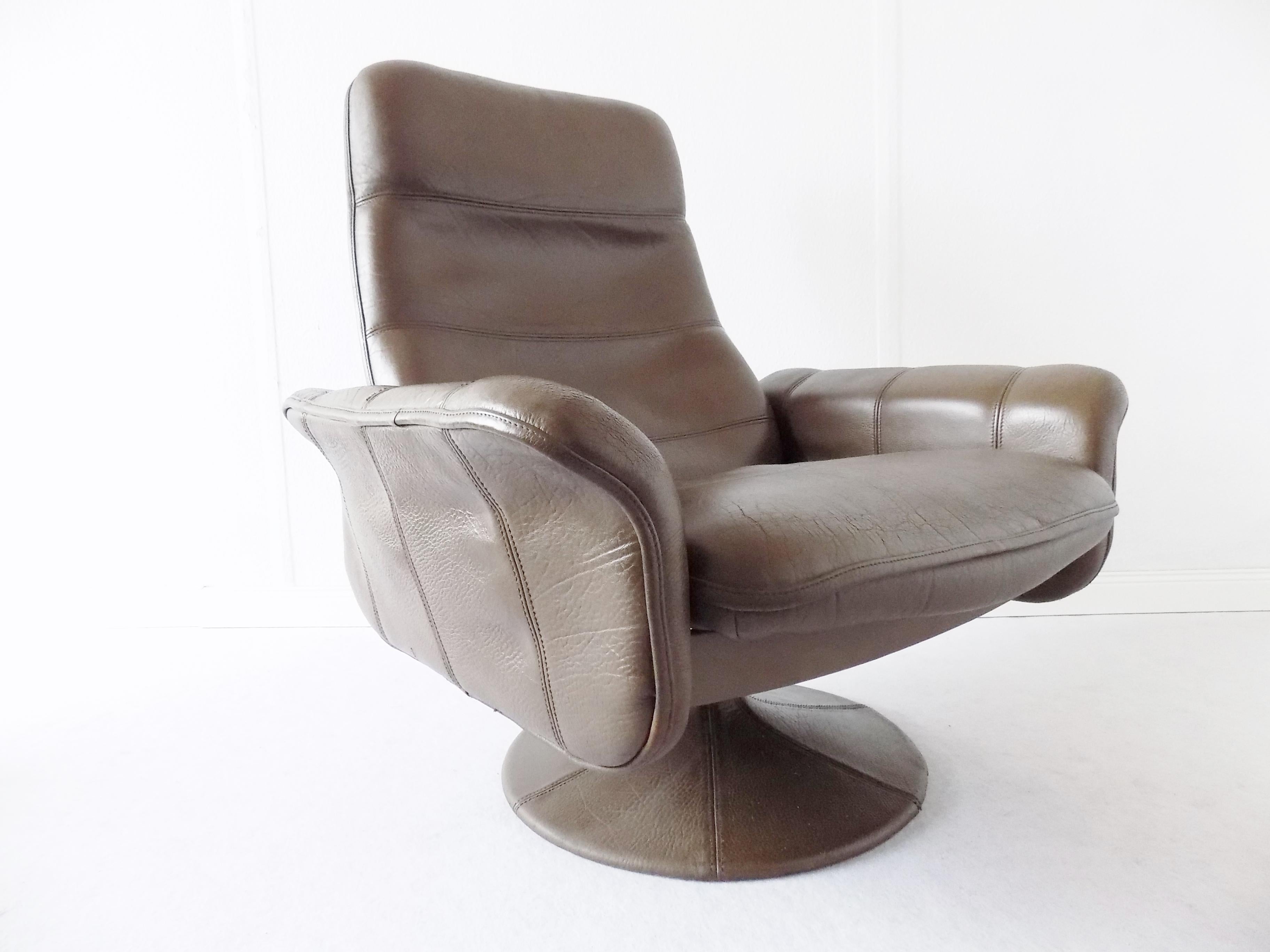 De Sede DS50 Tulip Lounge Chair with Ottoman, mid-century modern, Swiss, leather (Leder)