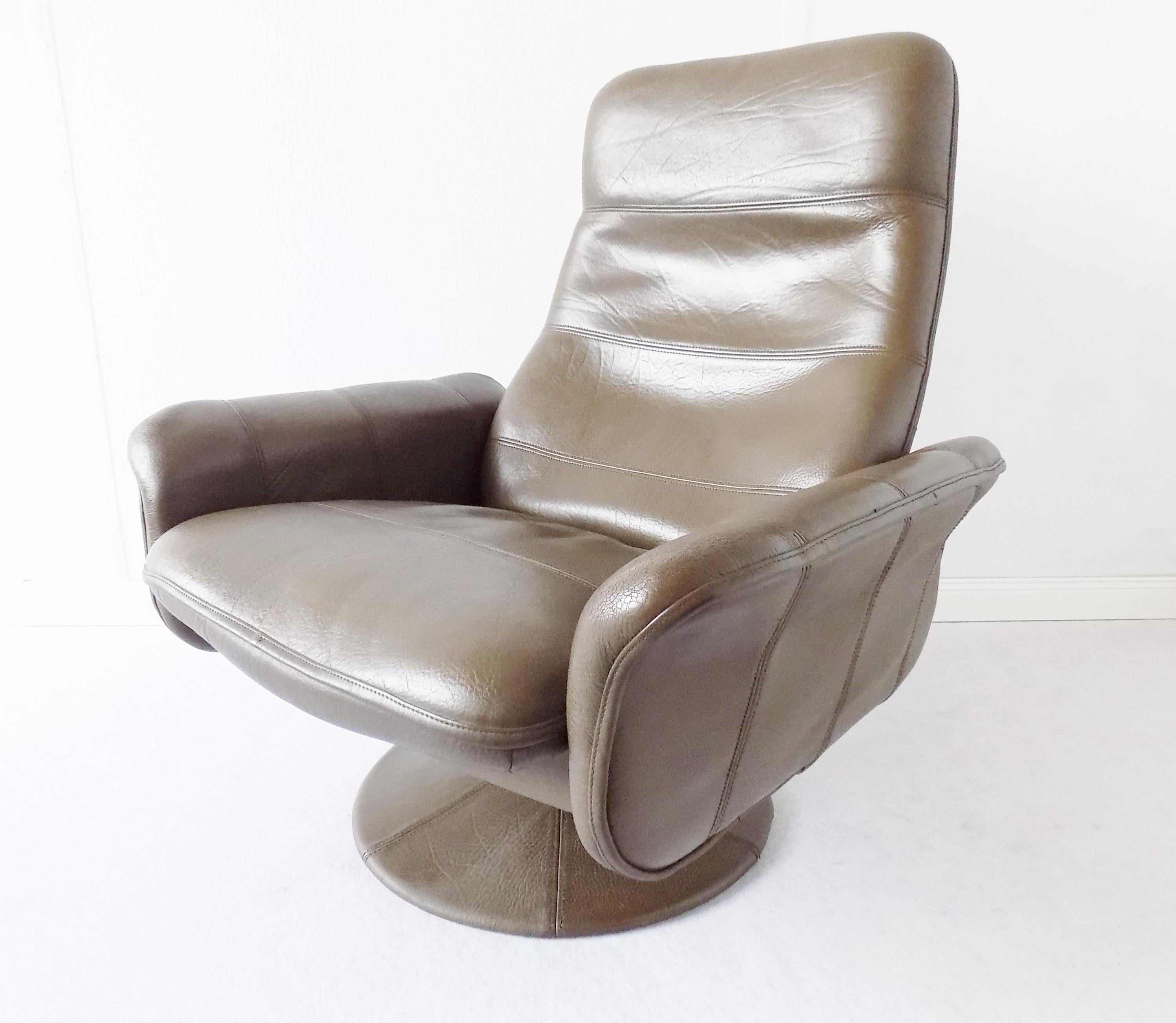 De Sede DS50 Tulip Lounge Chair with Ottoman, mid-century modern, Swiss, leather 1