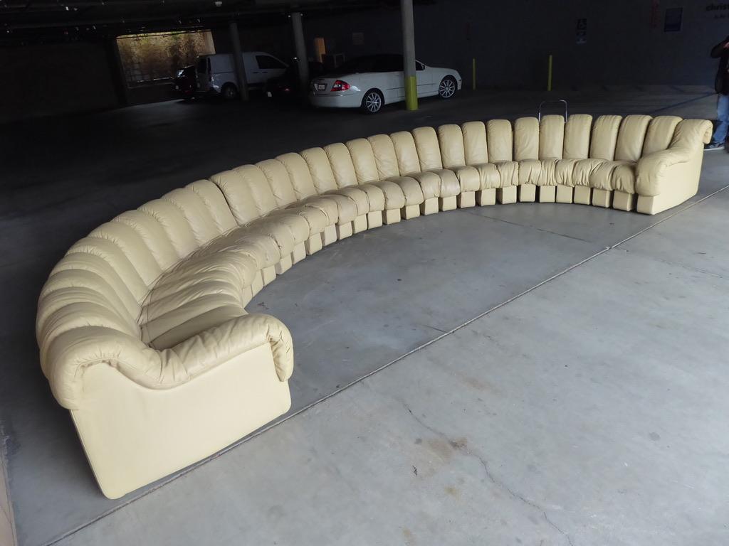 De Sede DS600 Non Stop Sofa in an Ecru Leather im Zustand „Gut“ in Palm Springs, CA
