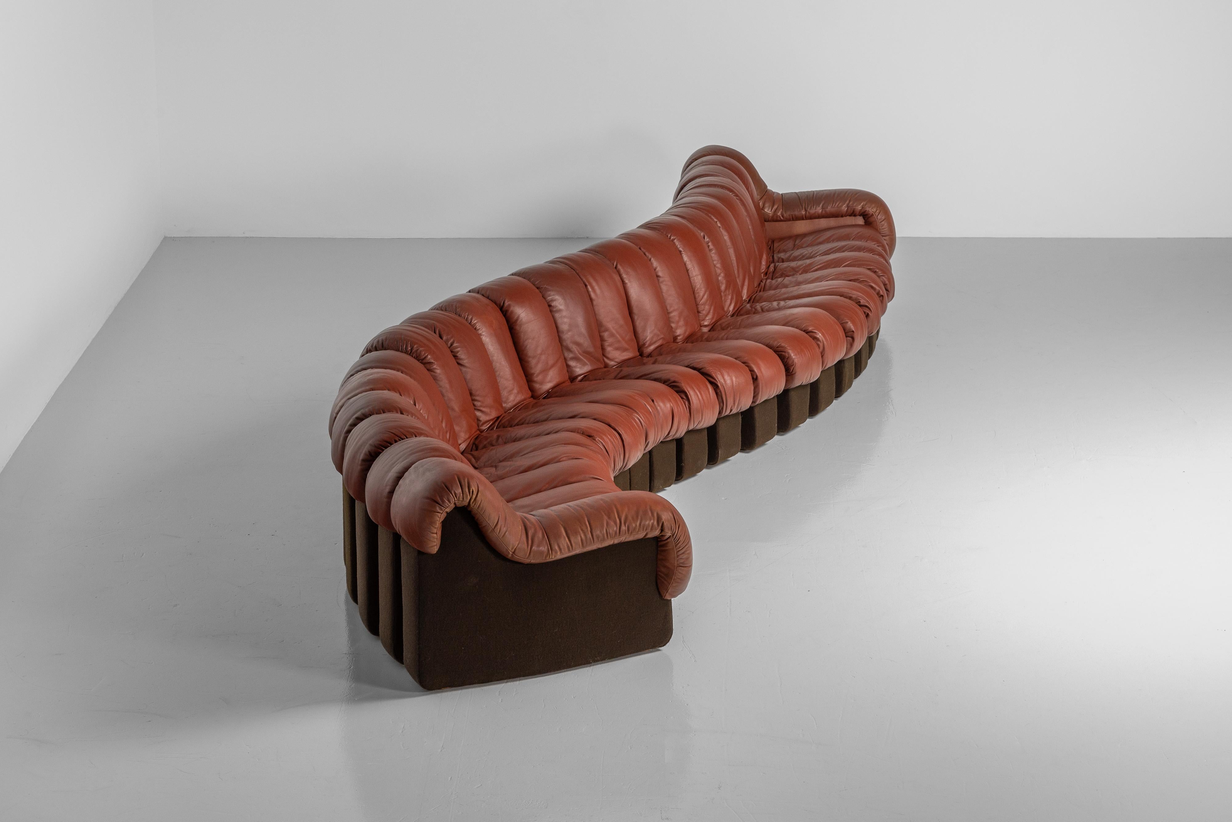 Mid-Century Modern De Sede DS600 non stop sofa Switzerland 1972 For Sale