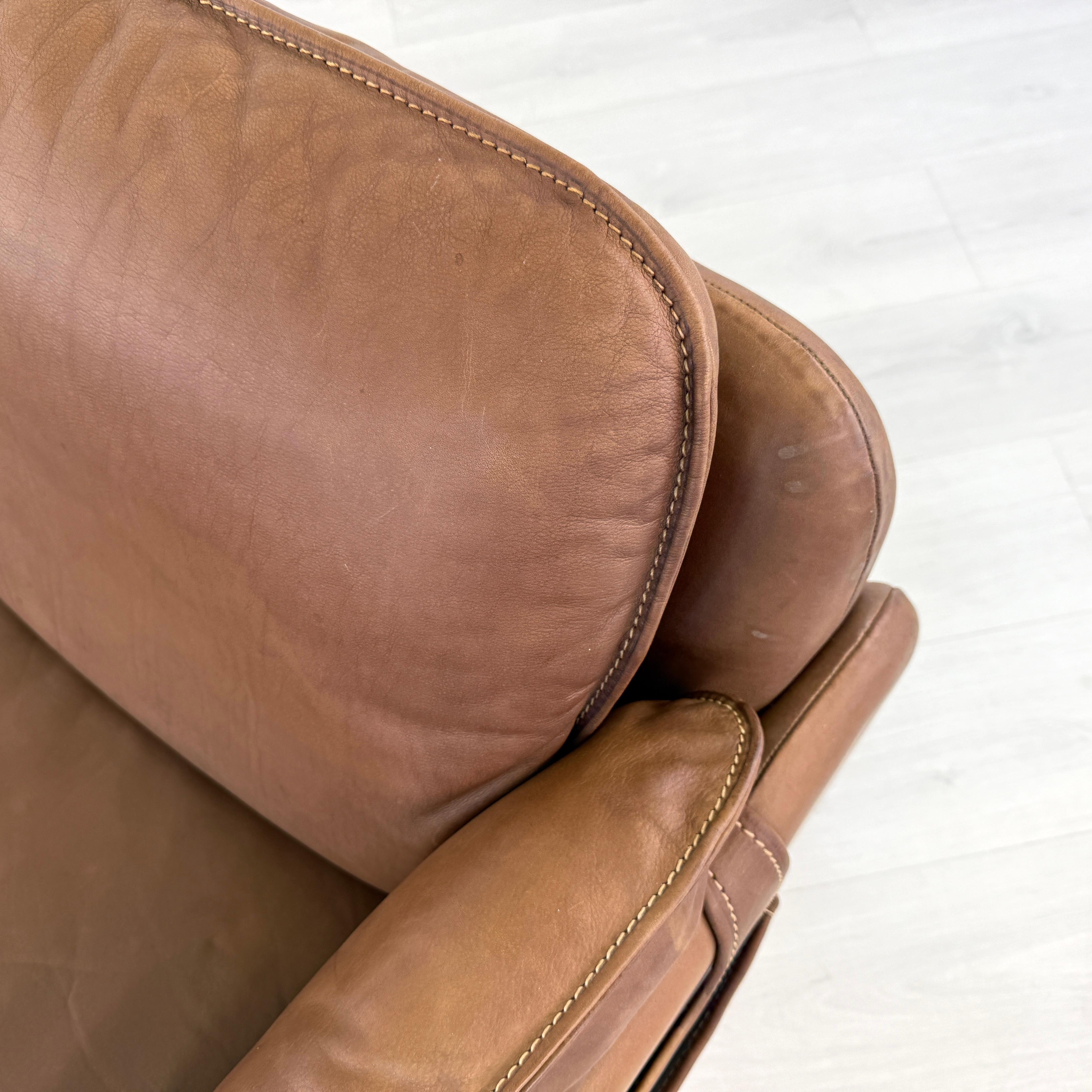 De Sede DS61 Leather Two-Seat Sofa, 1960s For Sale 4