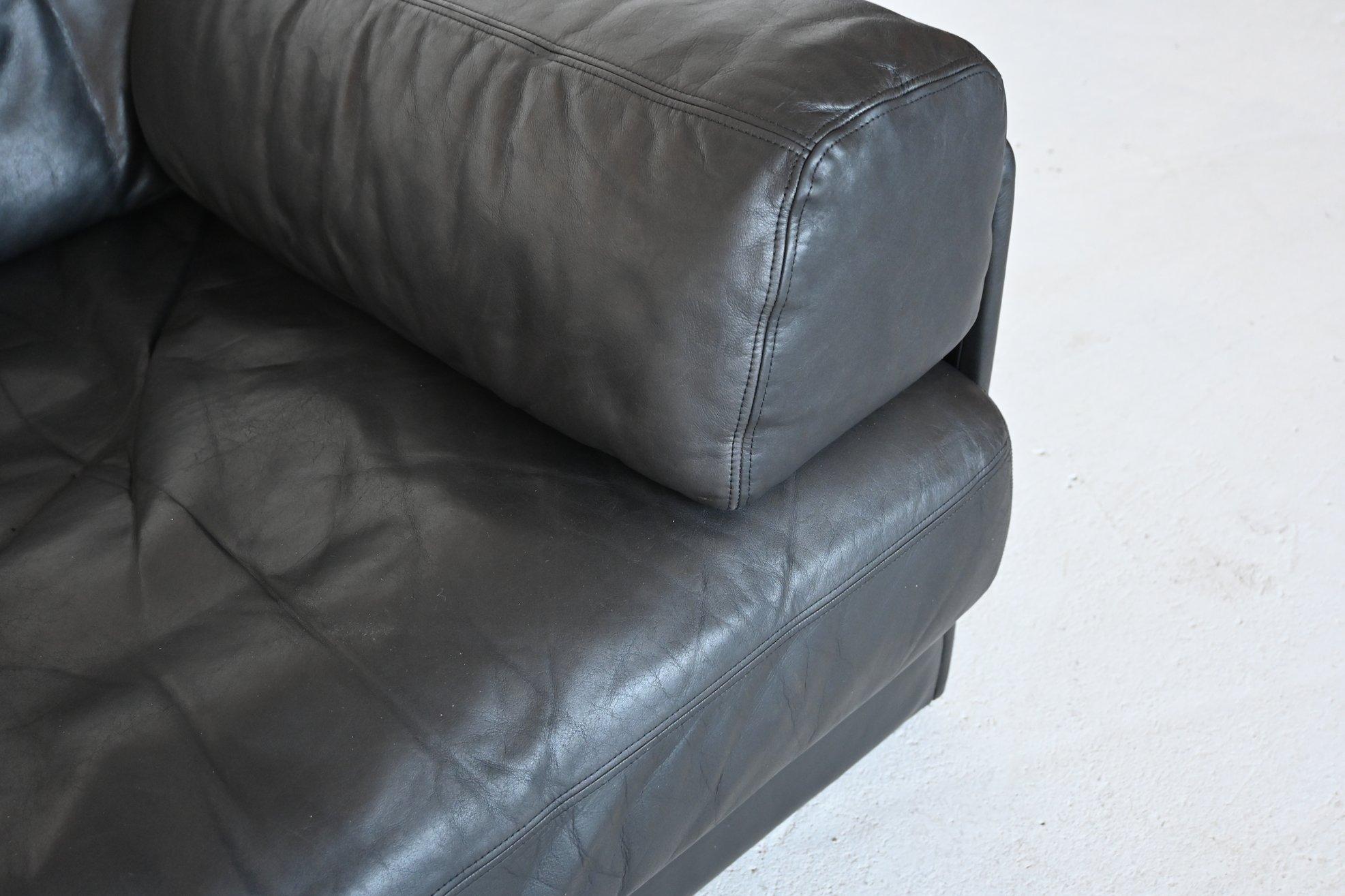 De Sede DS76 Two-Seat Sofa Black Leather, Switzerland, 1970 5