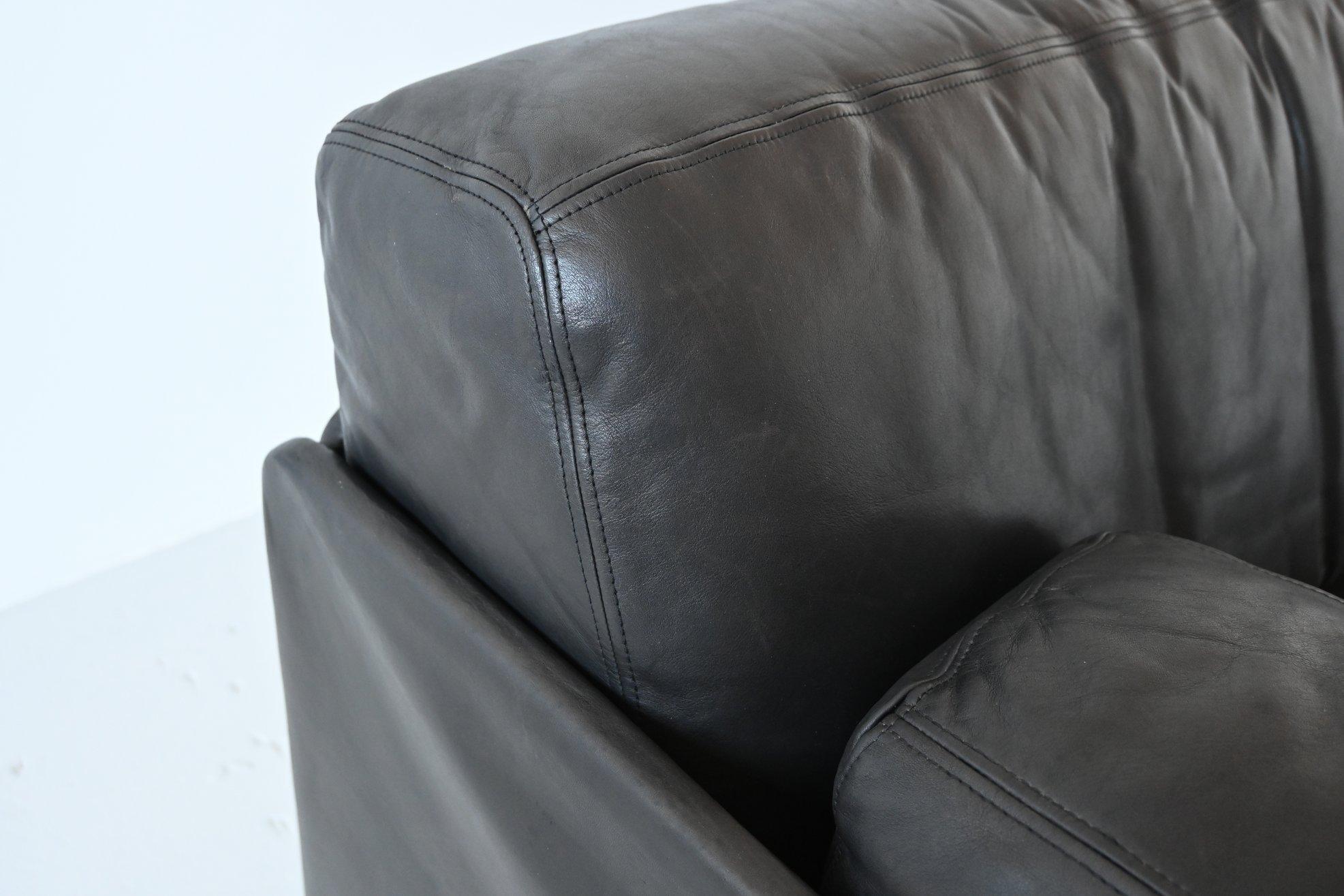 De Sede DS76 Two-Seat Sofa Black Leather, Switzerland, 1970 6
