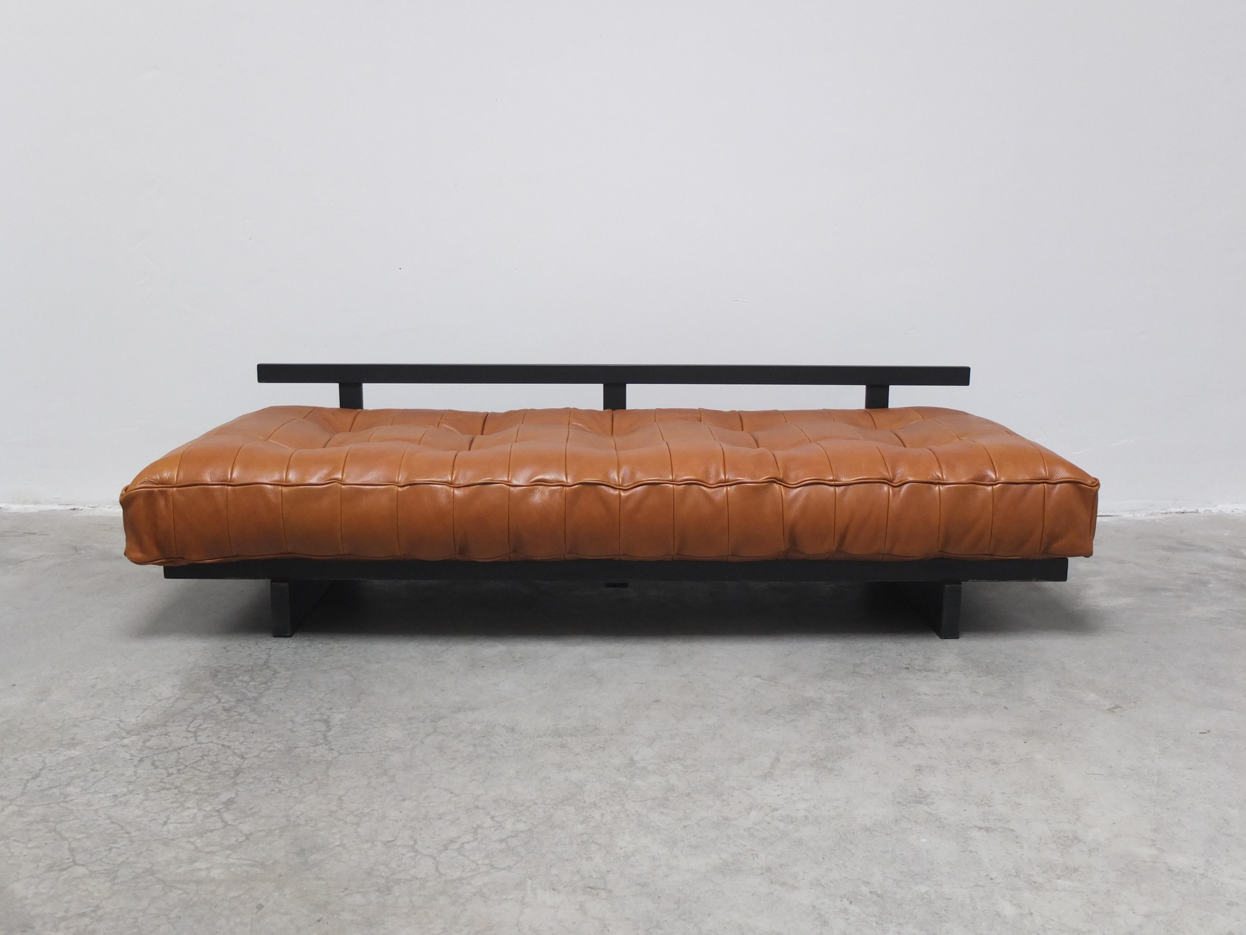 De Sede 'DS80' Patchwork-Leder-Sofa-Tagesbett mit passendem Hocker, 1970er Jahre 8