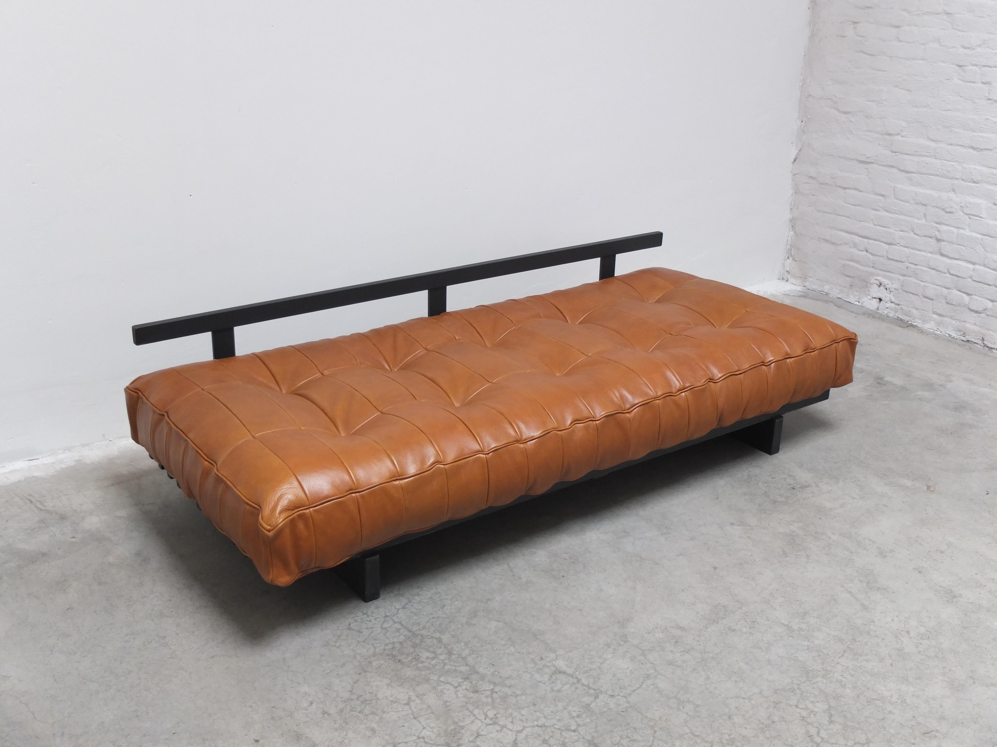 De Sede 'DS80' Patchwork-Leder-Sofa-Tagesbett mit passendem Hocker, 1970er Jahre 9