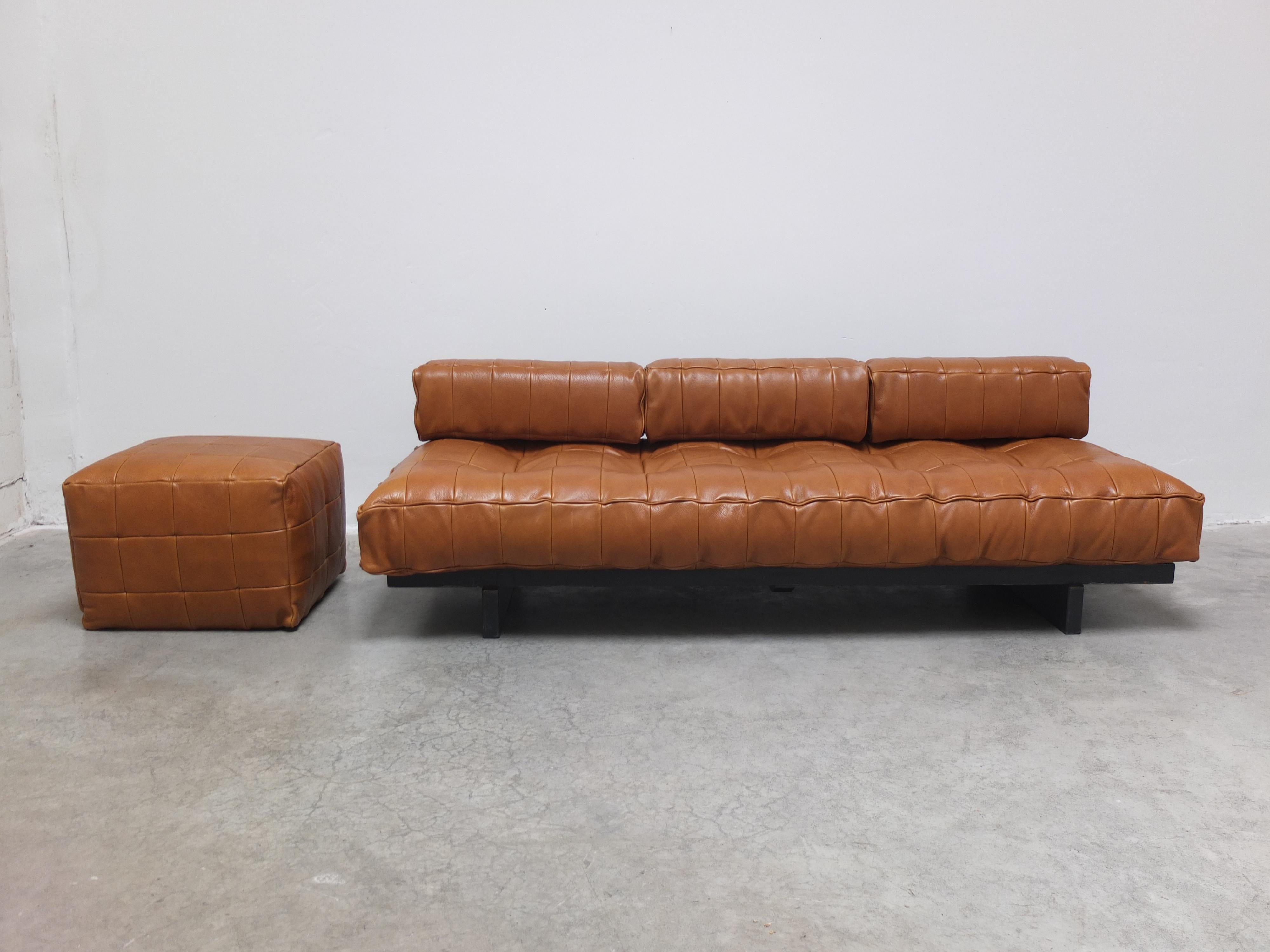 De Sede 'DS80' Patchwork Leather Sofa Daybed with Matching Pouf, 1970s In Good Condition In Antwerpen, VAN