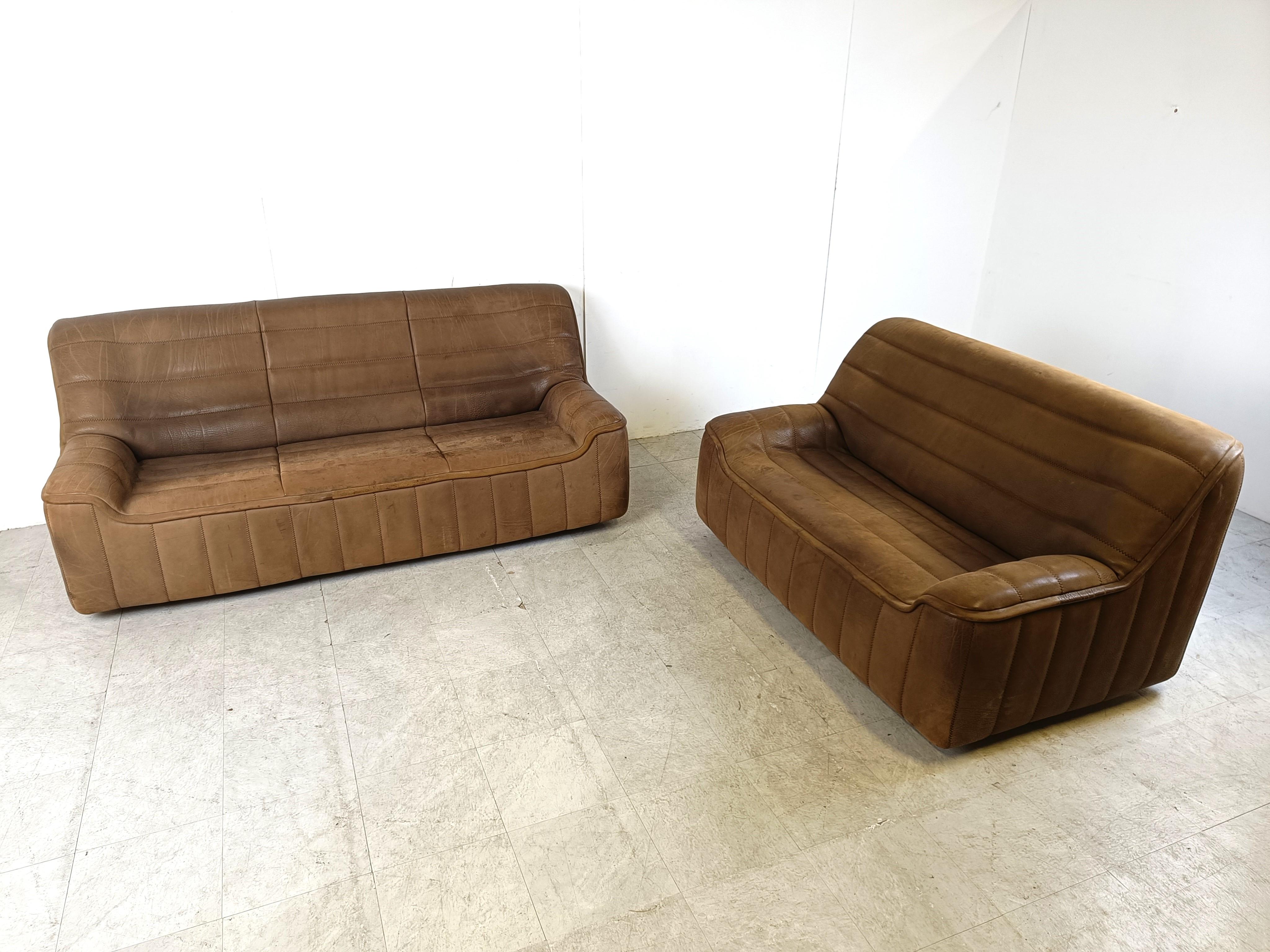 Set of gorgeous leather DS86 sofas from De Sede.

De Sede, renowned for using the best quality leather has created some wonderful sofas.

These are no exception and the beautiful, thick Neck leather will be ever lasting.

Combined with the curvy
