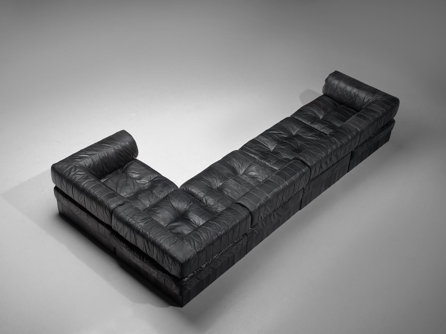 De Sede, sofa, DS 88, black patinated leather, Switzerland, 1970s. 

This comfortable leather sofa is manufactured by De Sede in Switzerland. Sectional sofa by the Swiss quality manufacturer De Sede. This sofa consists of five elements. The cushions