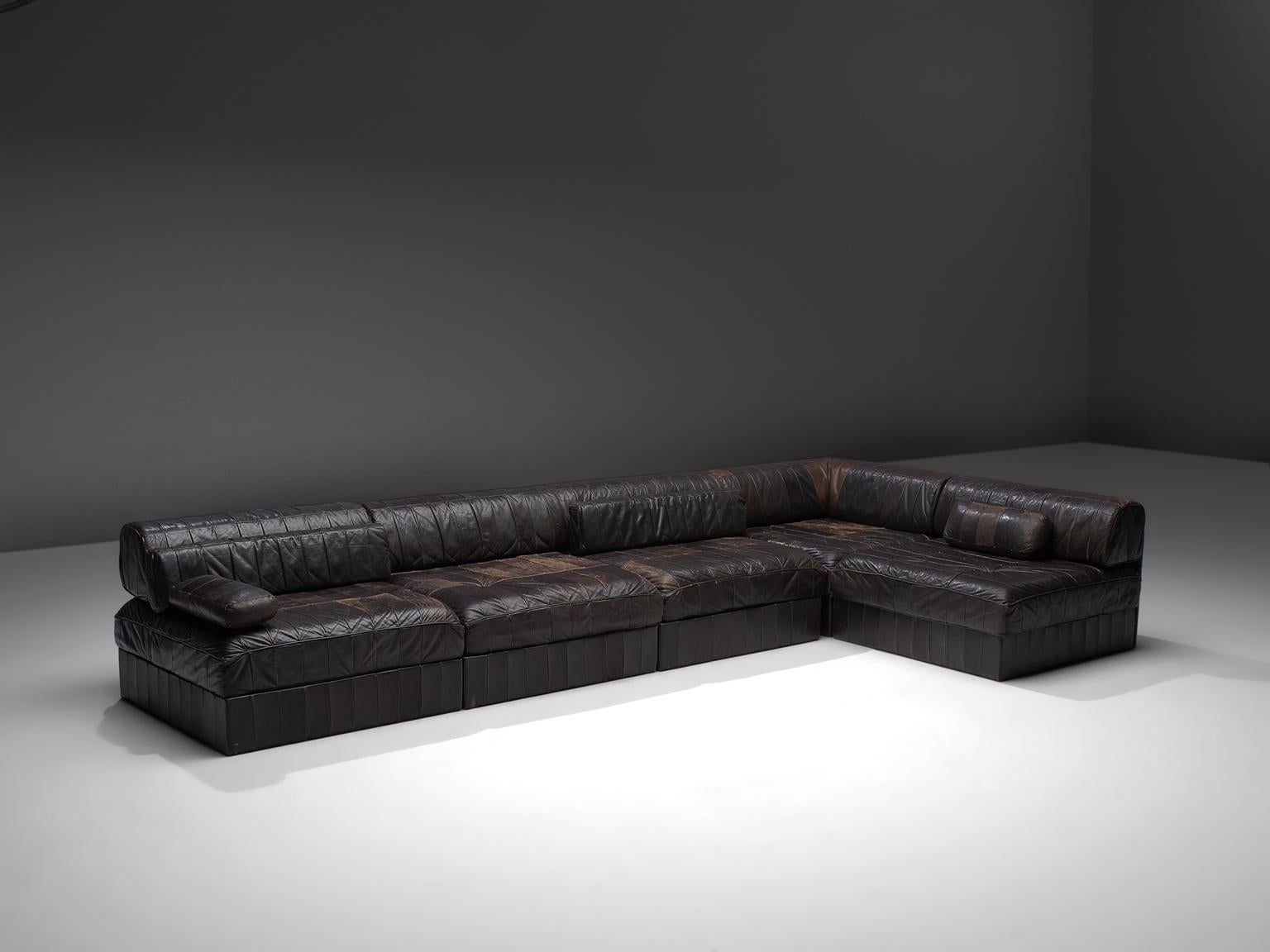 De Sede, sofa, DS 88, dark brown patinated leather, 1970s. 

This comfortable leather sofa is manufactured by De Sede in Switzerland. Sectional sofa by the Swiss quality manufacturer De Sede. This sofa consists of five elements. The cushions are