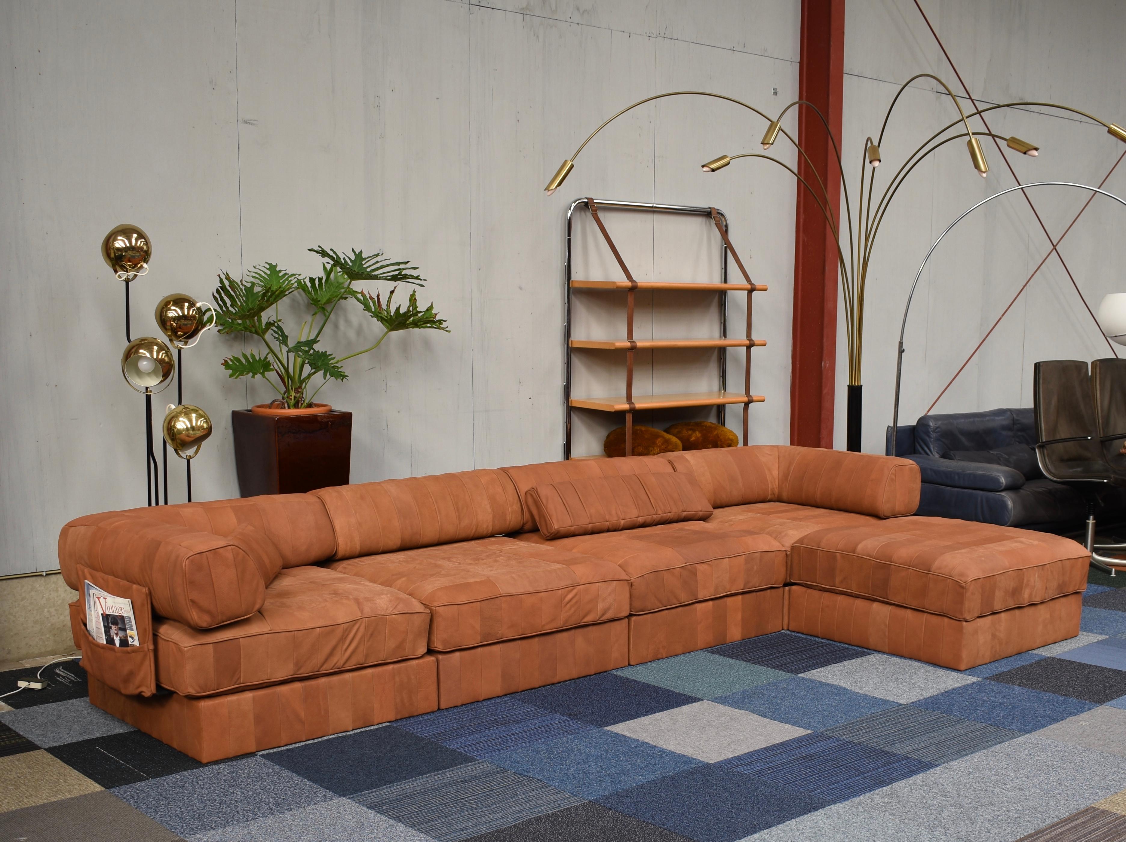 New upholstered sectional patchwork sofa by De Sede, model DS88. The sofa is made of a couple of thousand handcut leather patches. If more elements are needed to expand the sofa this is possible.
The sofa features:
- 5 bases
- 5 seat cushions
-