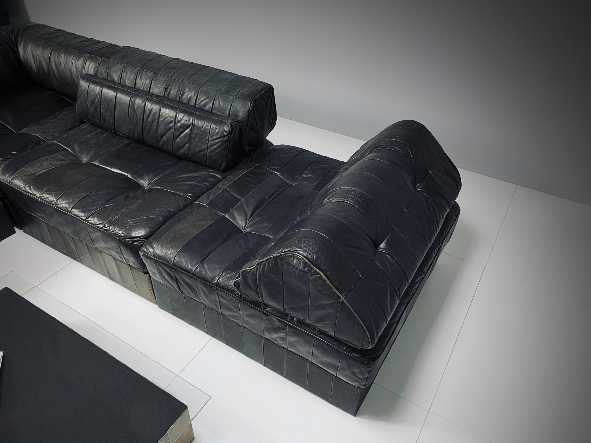 De Sede DS88 Sectional Midcentury Leather Sofa, Pouf & Table, 1970s, Switzerland 4