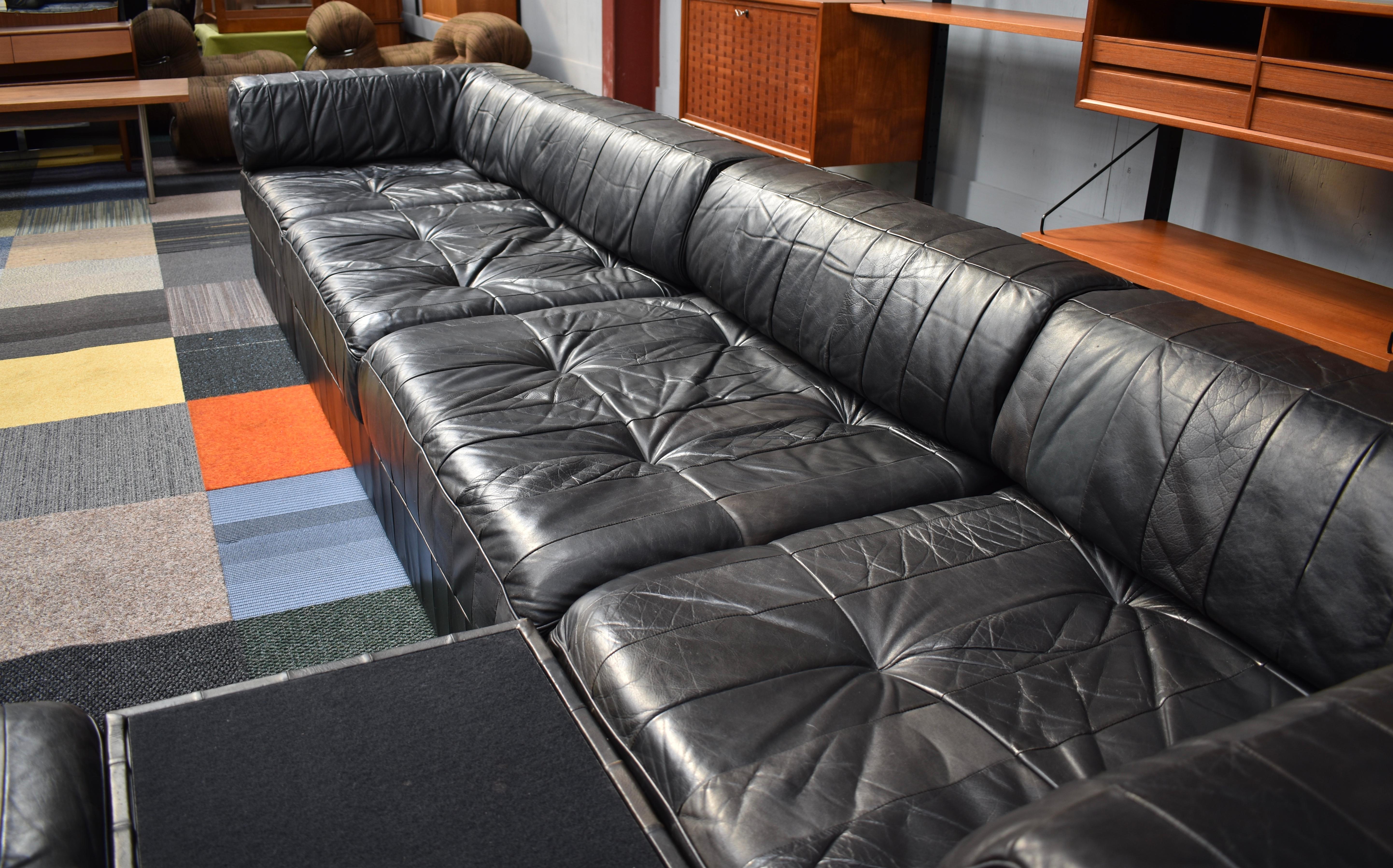 De Sede DS88 Sectional Patchwork Sofa in Black Leather, Switzerland, circa 1970 3