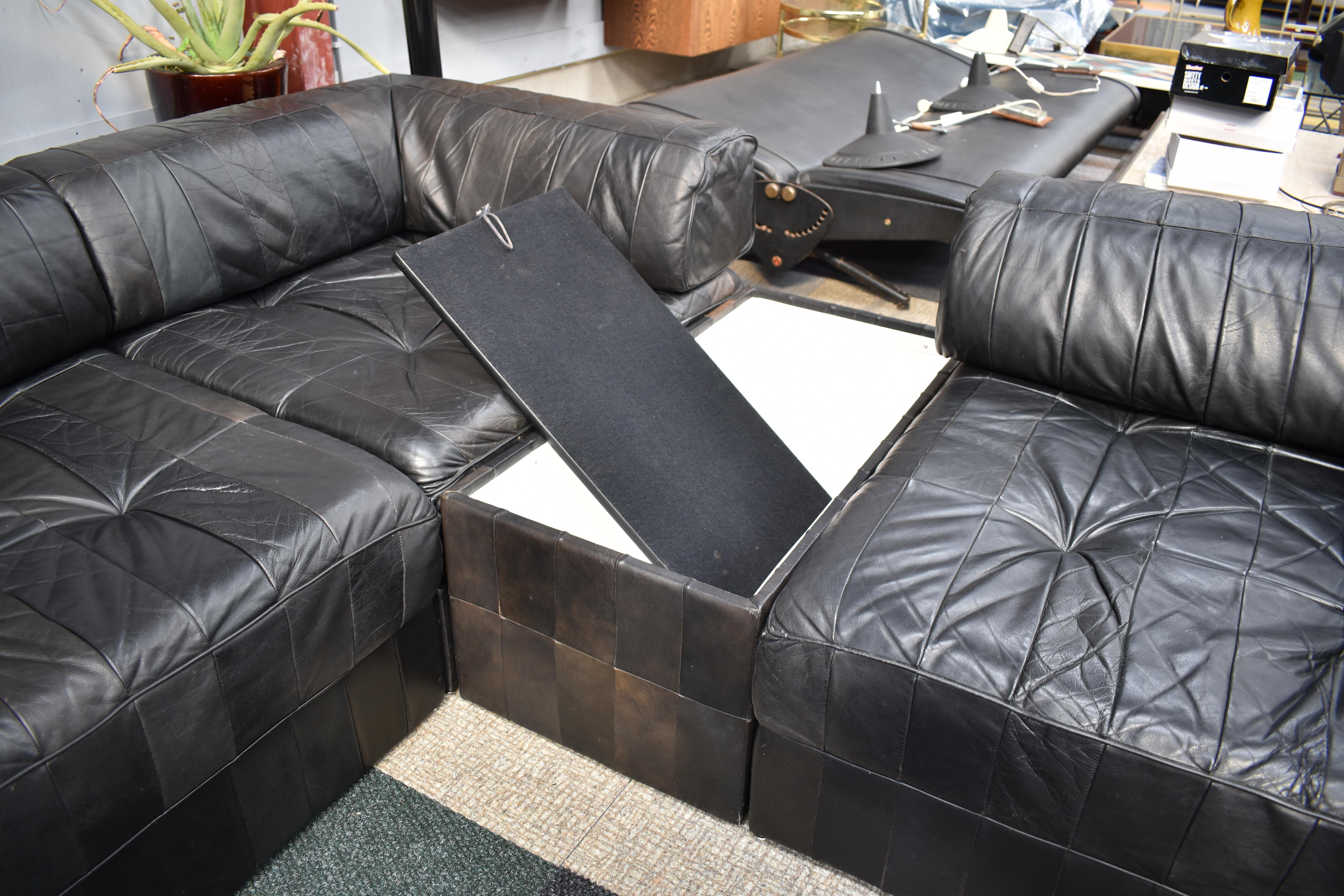 De Sede DS88 Sectional Patchwork Sofa in Black Leather, Switzerland, circa 1970 5