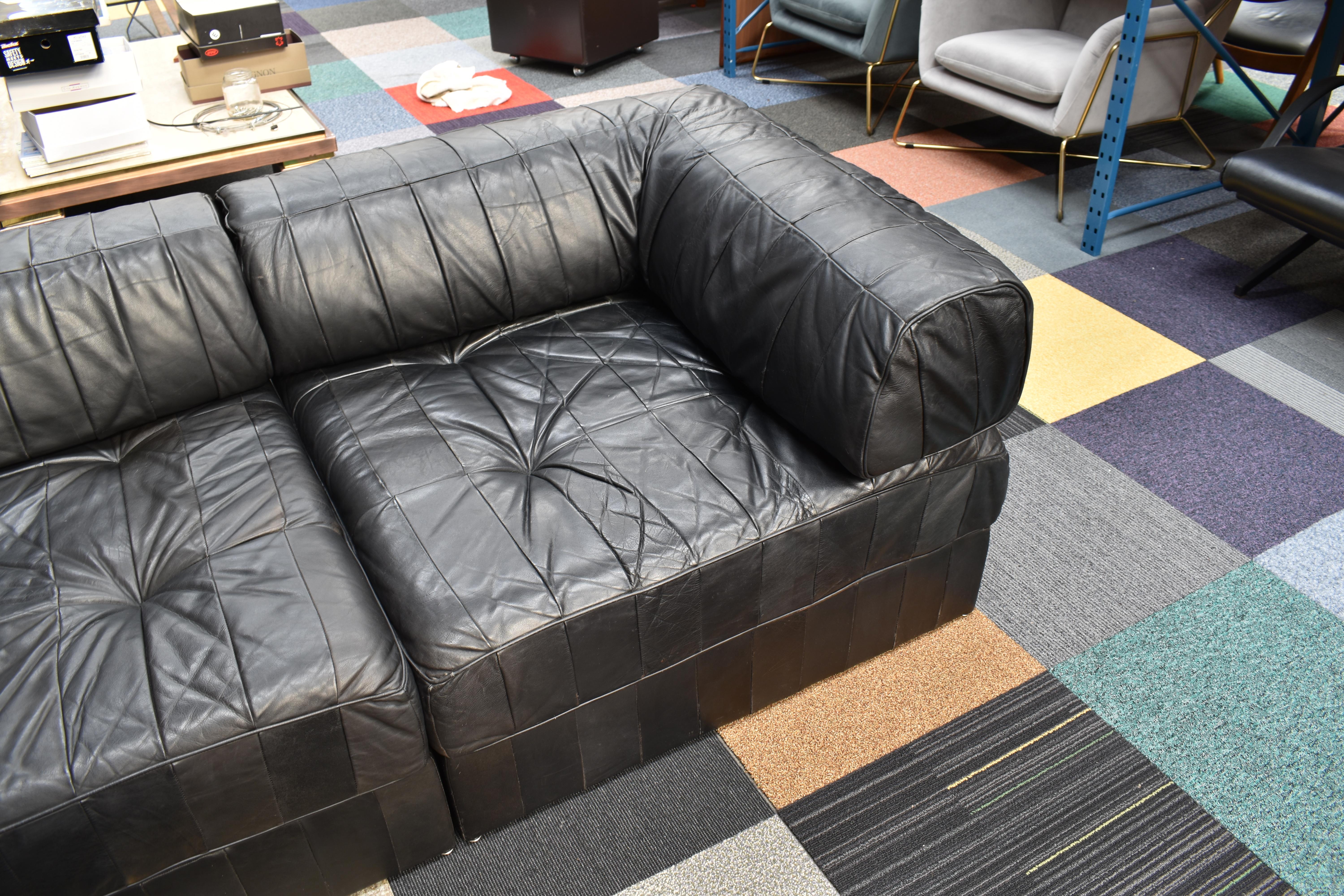 De Sede DS88 Sectional Patchwork Sofa in Black Leather, Switzerland, circa 1970 9