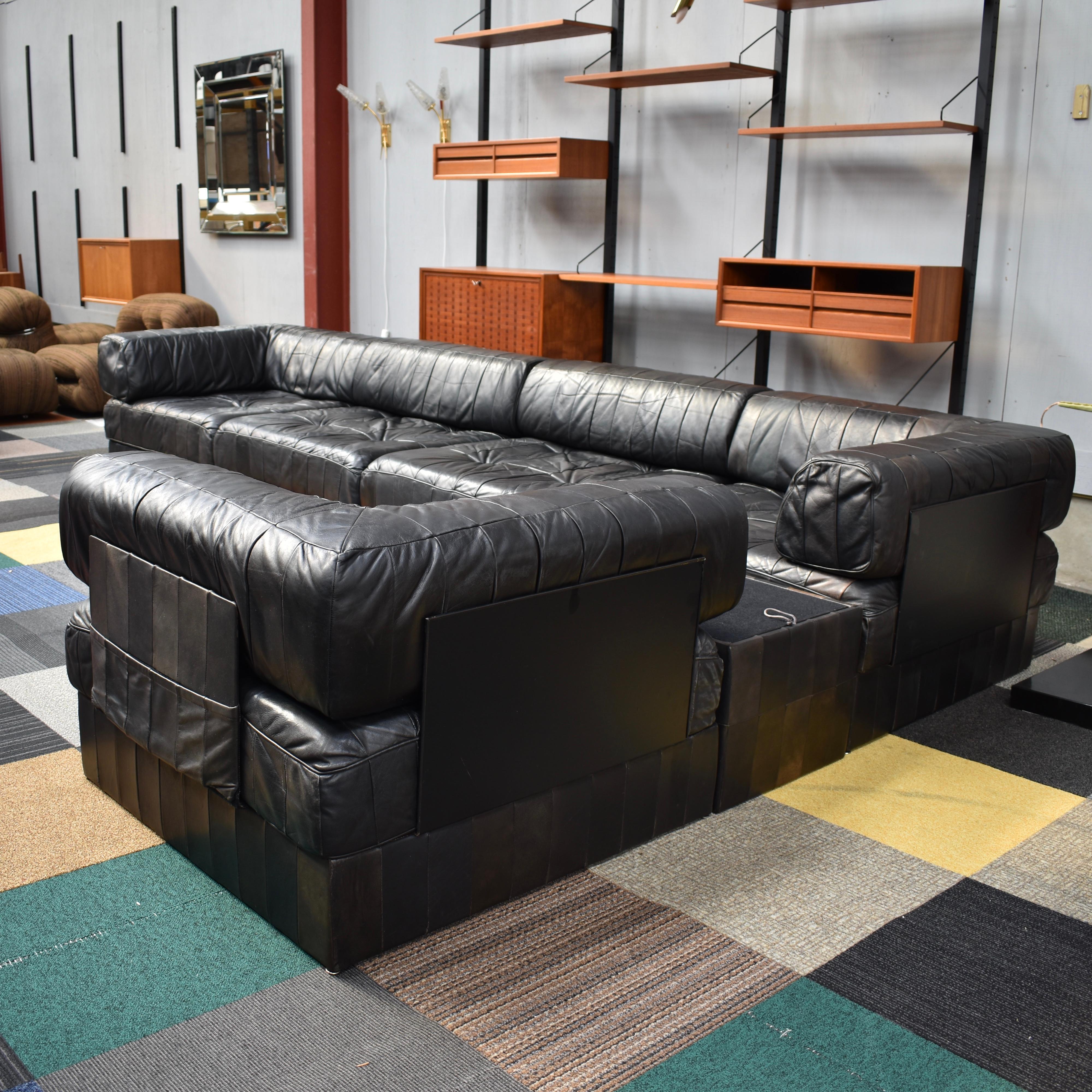 Swiss De Sede DS88 Sectional Patchwork Sofa in Black Leather, Switzerland, circa 1970