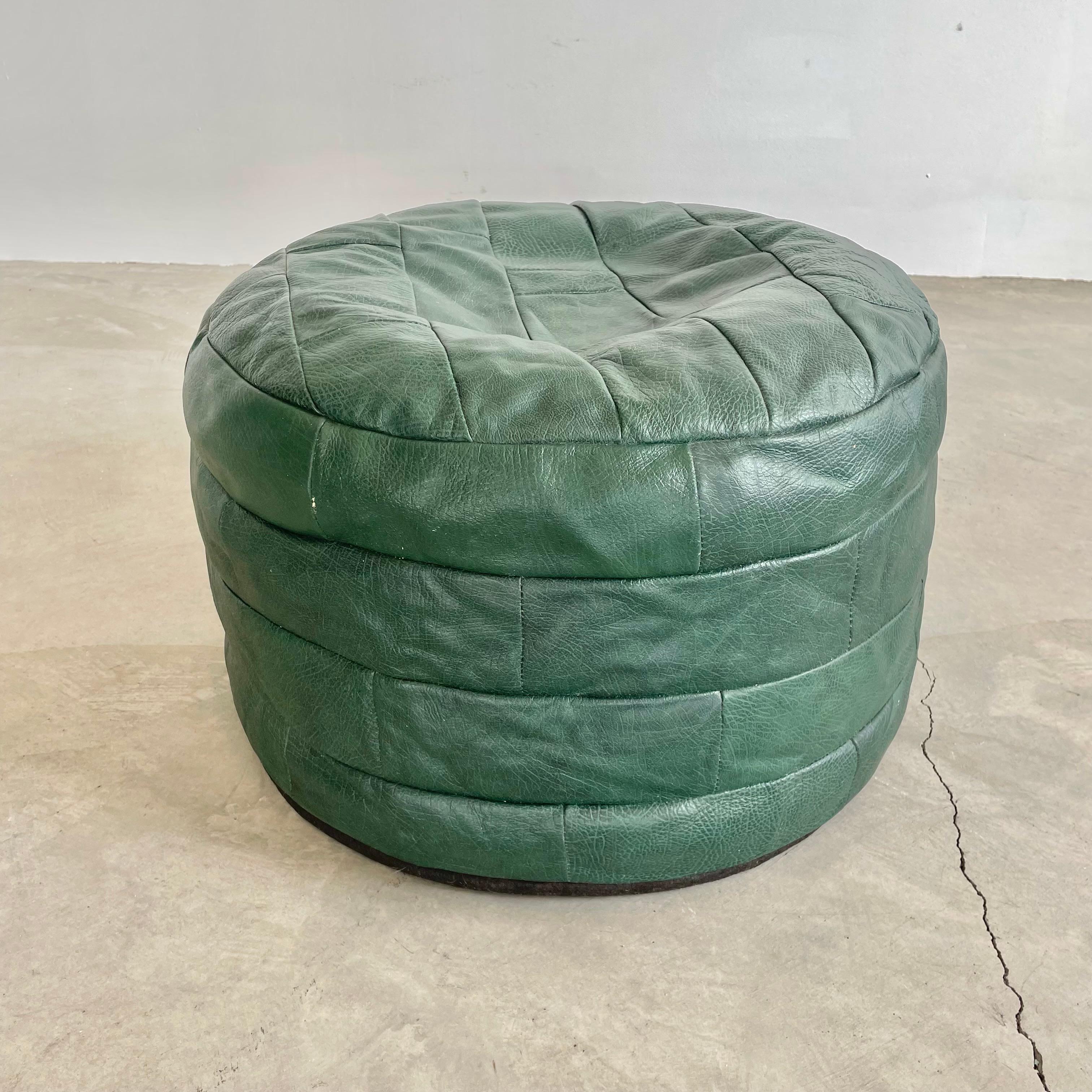 De Sede Smaragdgrüner Leder-Patchwork-Ottoman aus Leder, 1970er Jahre, Schweiz im Angebot 3