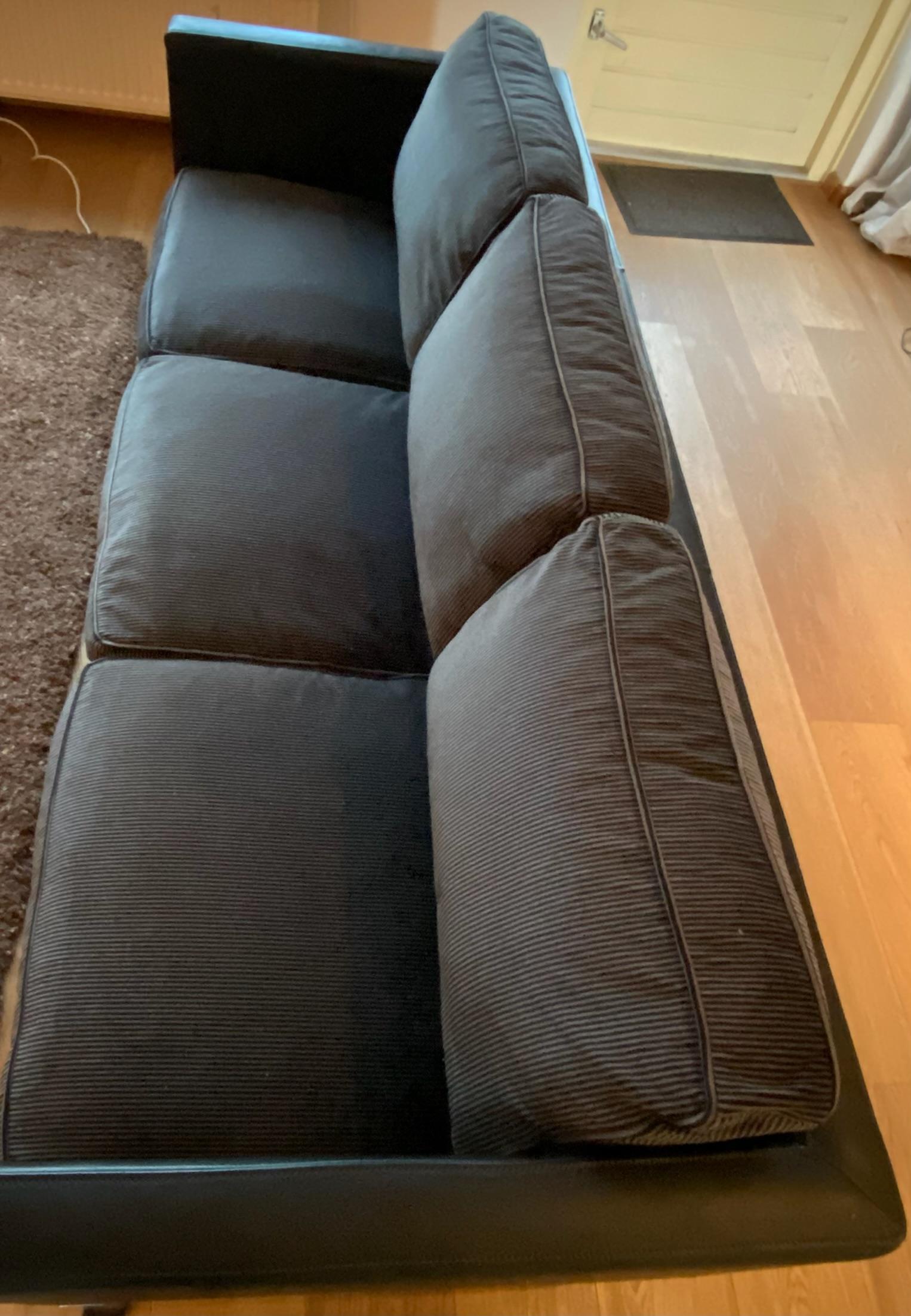 De Sede exclusive Black and Grey Sofa in Leather and Fabric For Sale 2