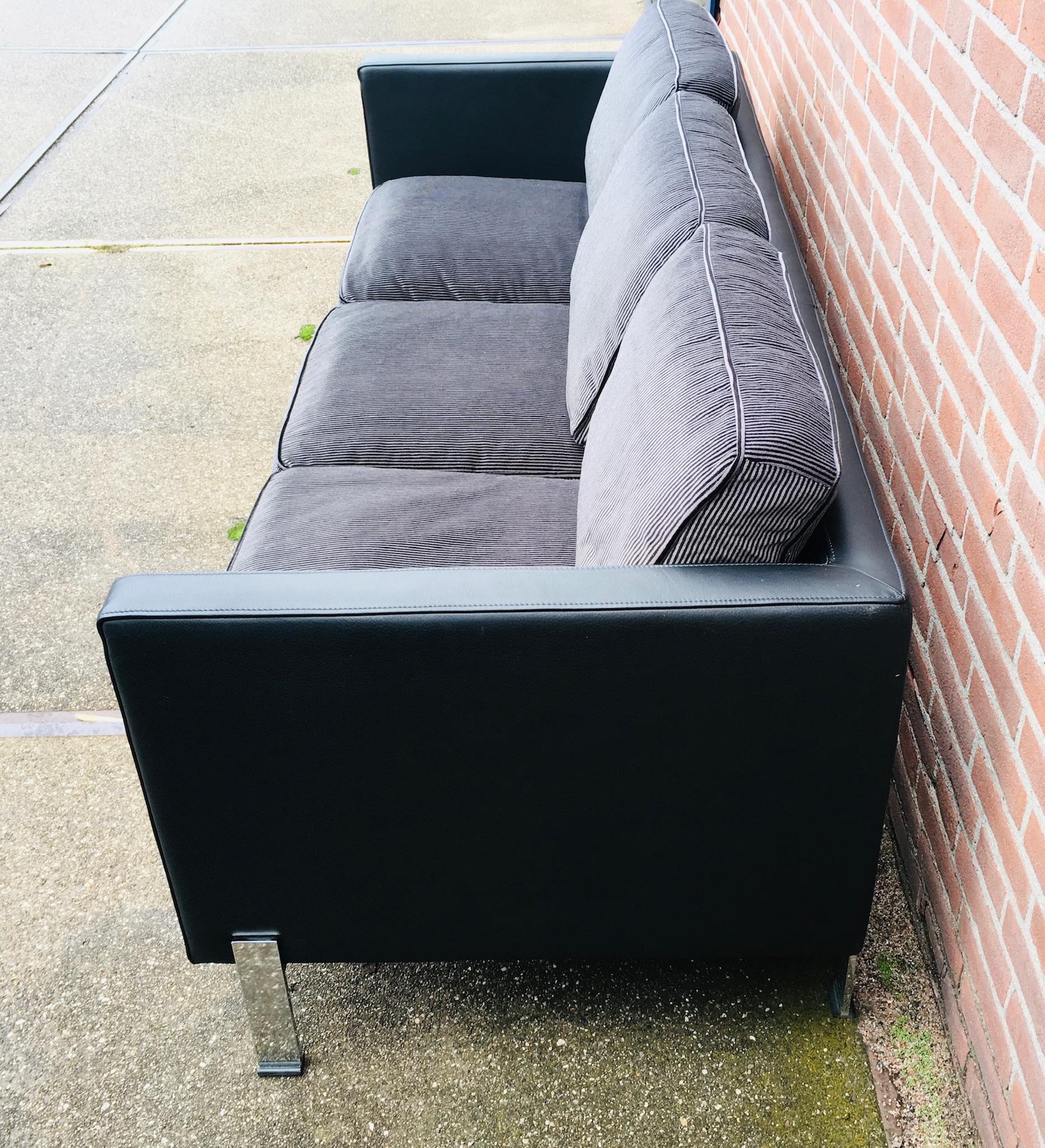 De Sede exclusive Black and Grey Sofa in Leather and Fabric For Sale 3