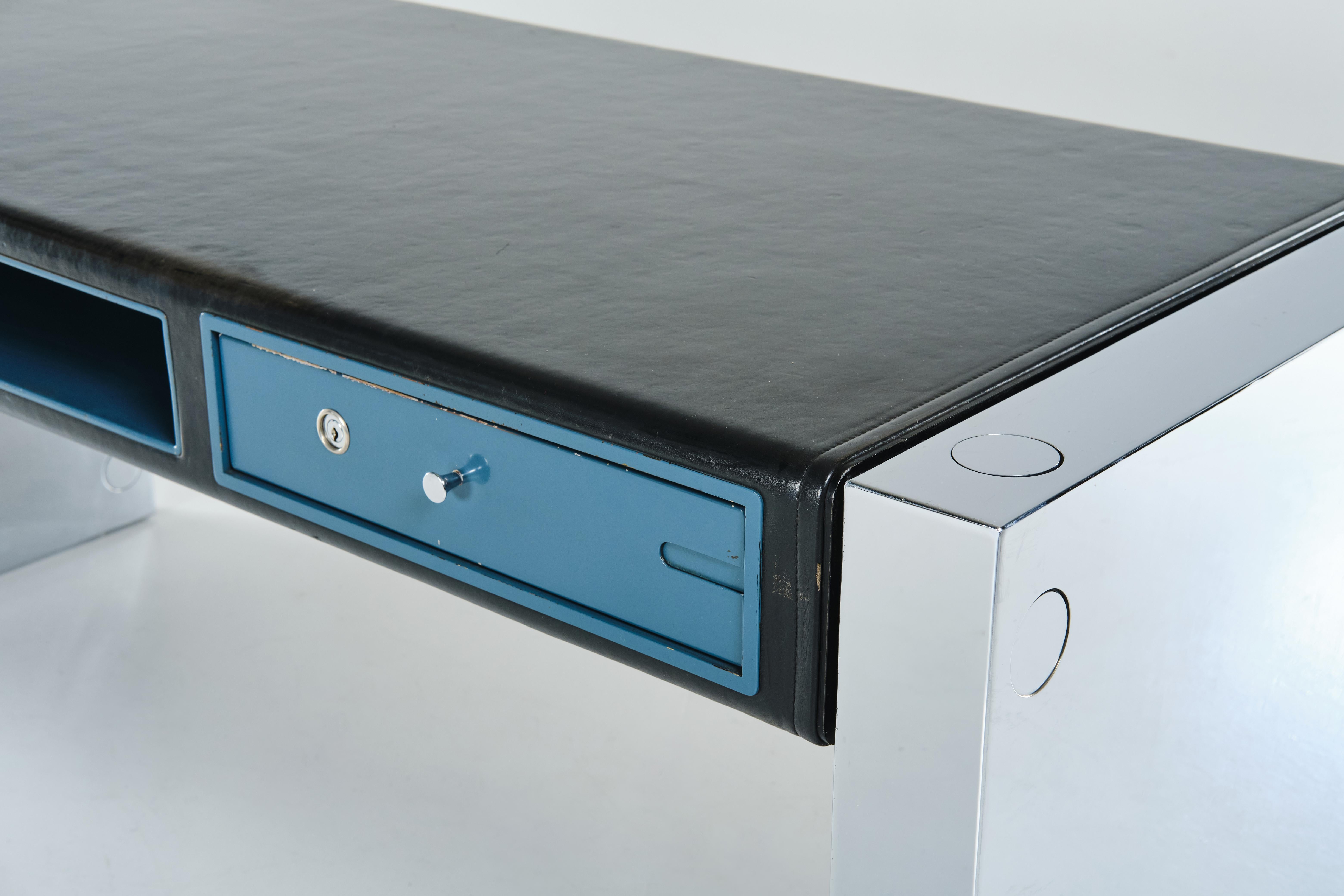 Swiss De Sede executive desk leather top and chromed metal legs, marked, 1970 circa For Sale
