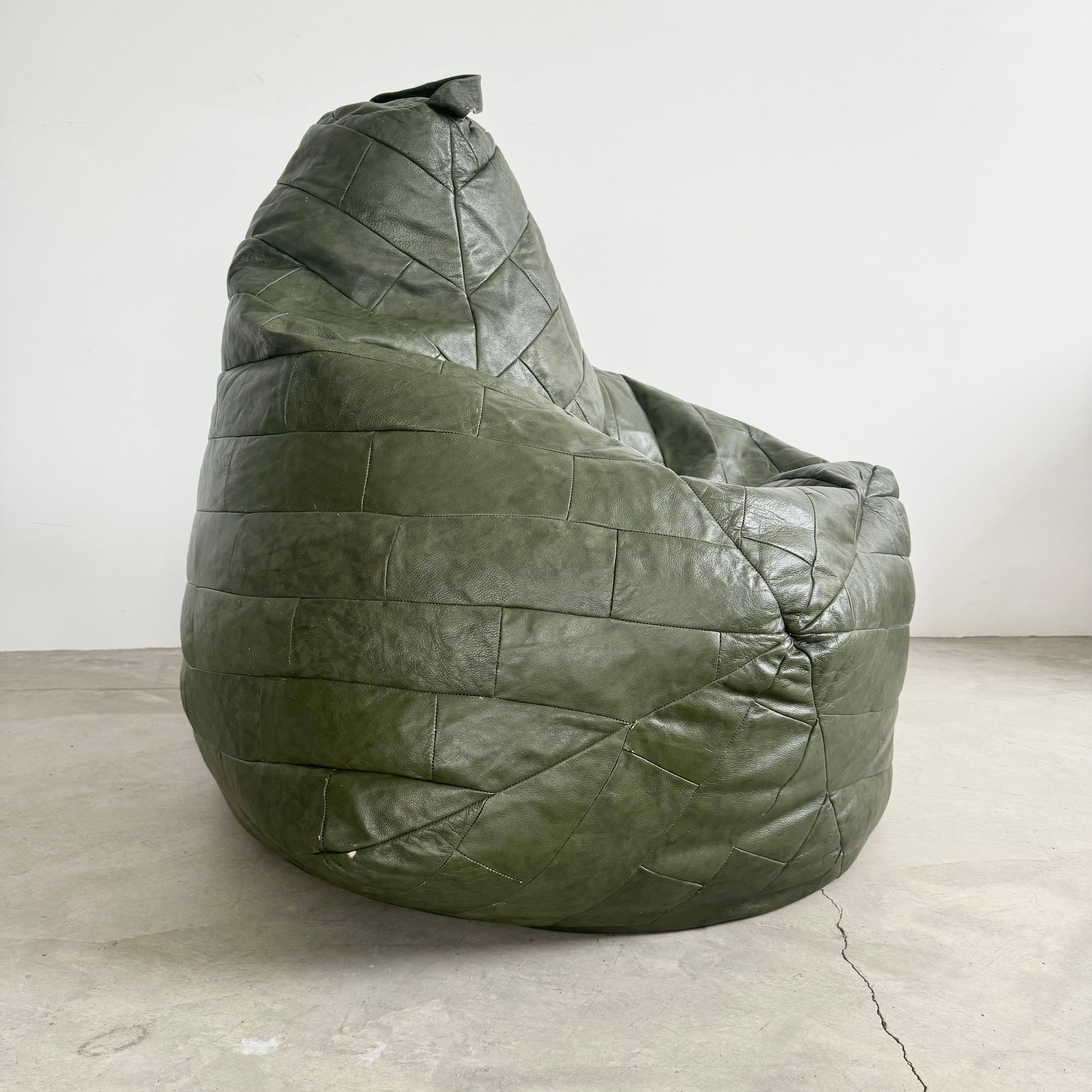 Saco de judías de cuero patchwork verde bosque De Sede, Suiza, años 70 en Bueno estado para la venta en Los Angeles, CA