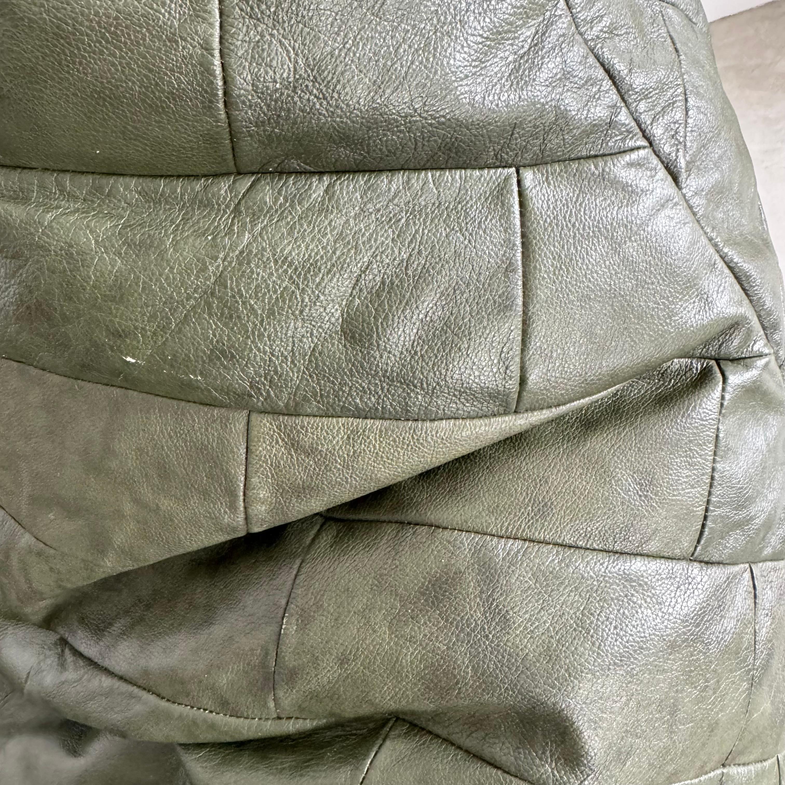 Saco de judías de cuero patchwork verde bosque De Sede, Suiza, años 70 Cuero en venta