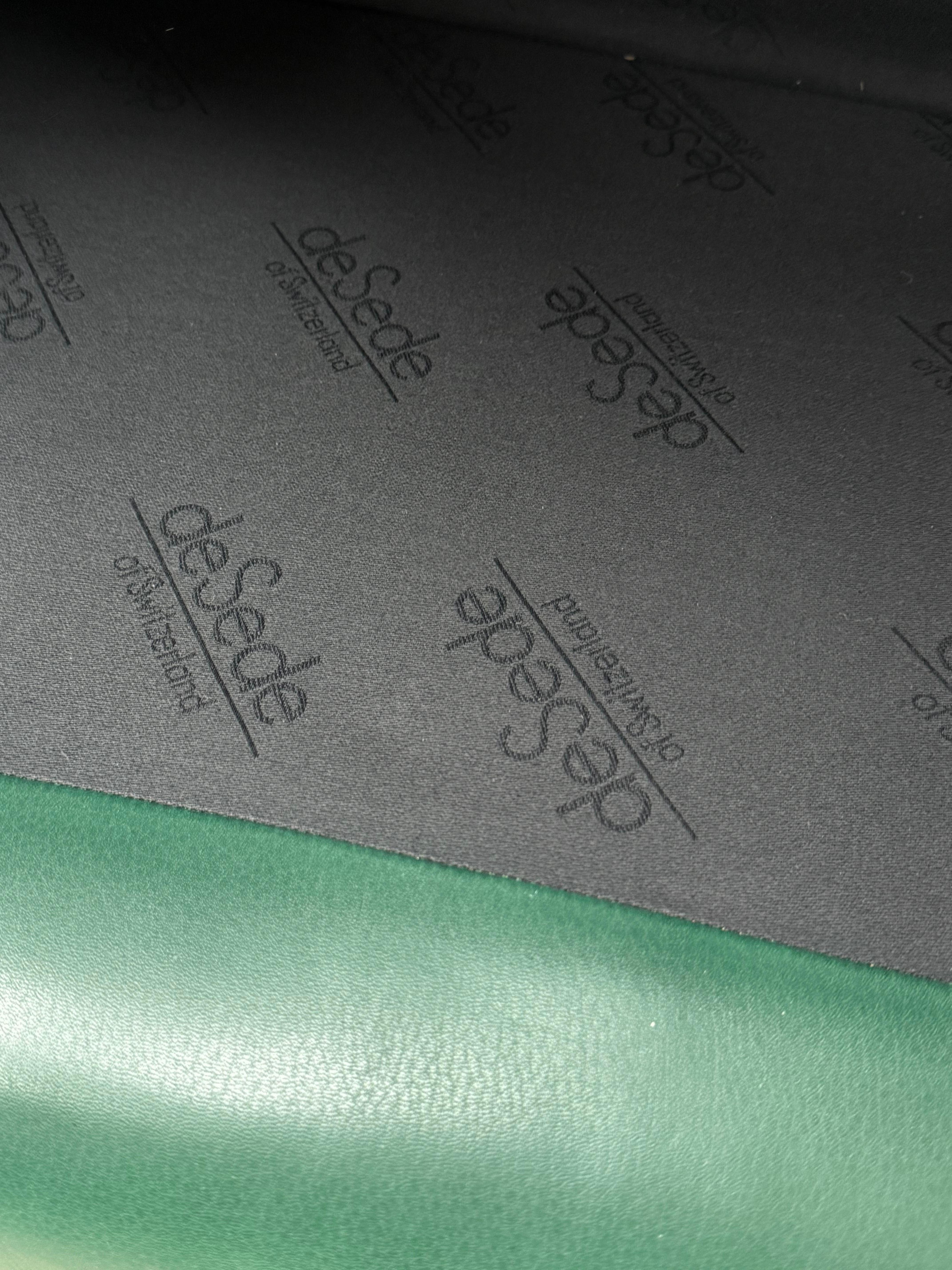 DE SEDE SOFÁ DE CUERO VERDE ART DECO ROCKABILLY, SUIZA Años 70 en venta 9