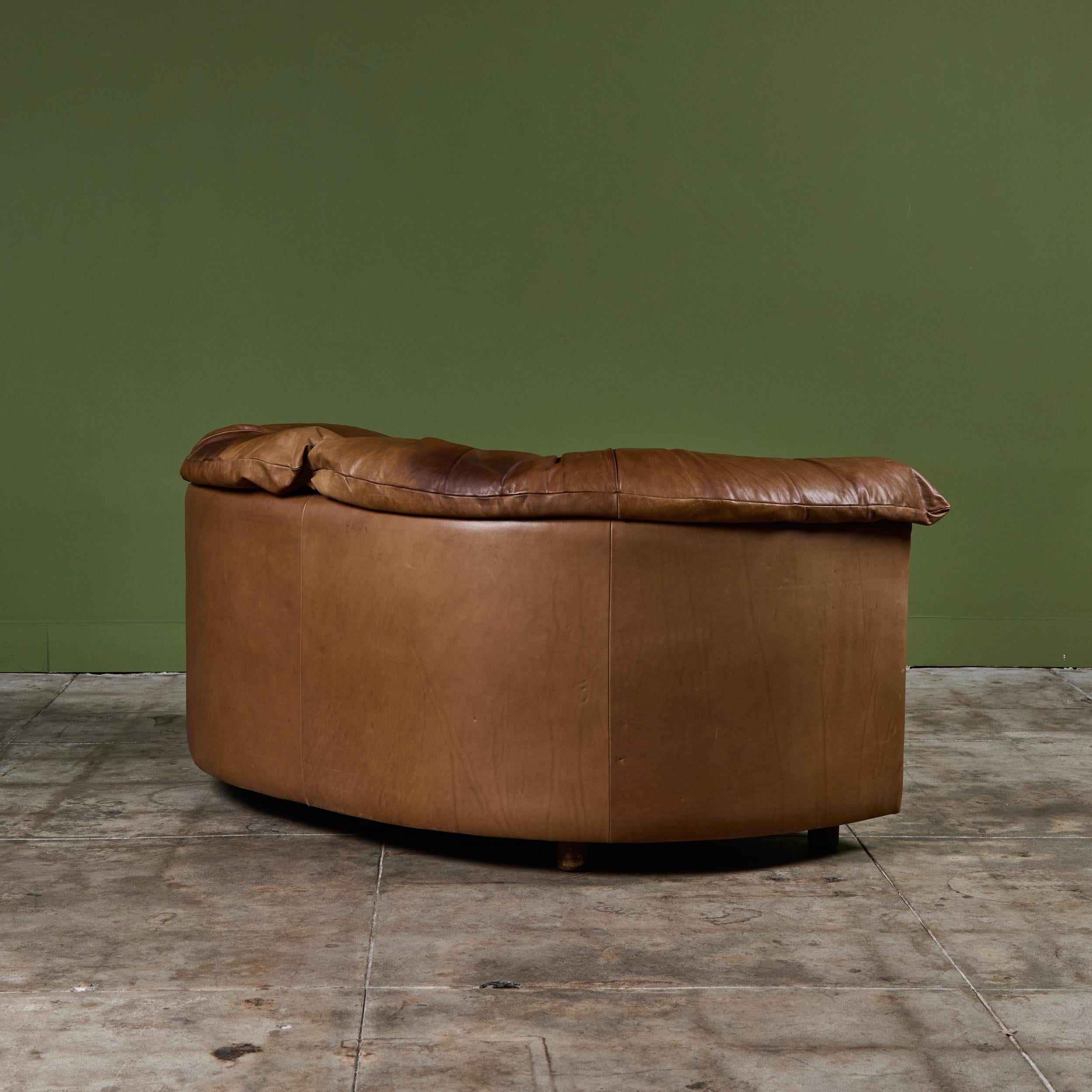 Sillón de media luna De Sede siglo XX en venta
