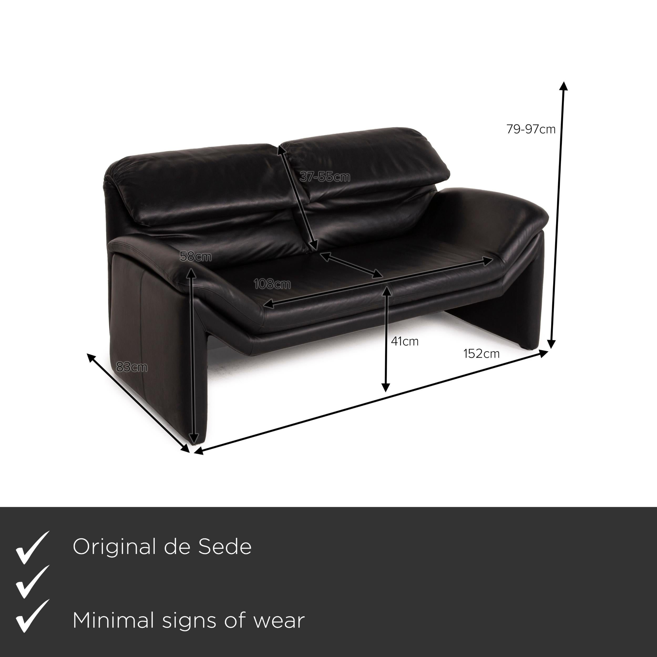 We present to you a de Sede Hans Kaufeld leather sofa black two-seater function.

Product measurements in centimeters:

Depth 83
Width 152
Height 76
Seat height 41
Rest height 58
Seat depth 52
Seat width 108
Back height 37.
 
 
  