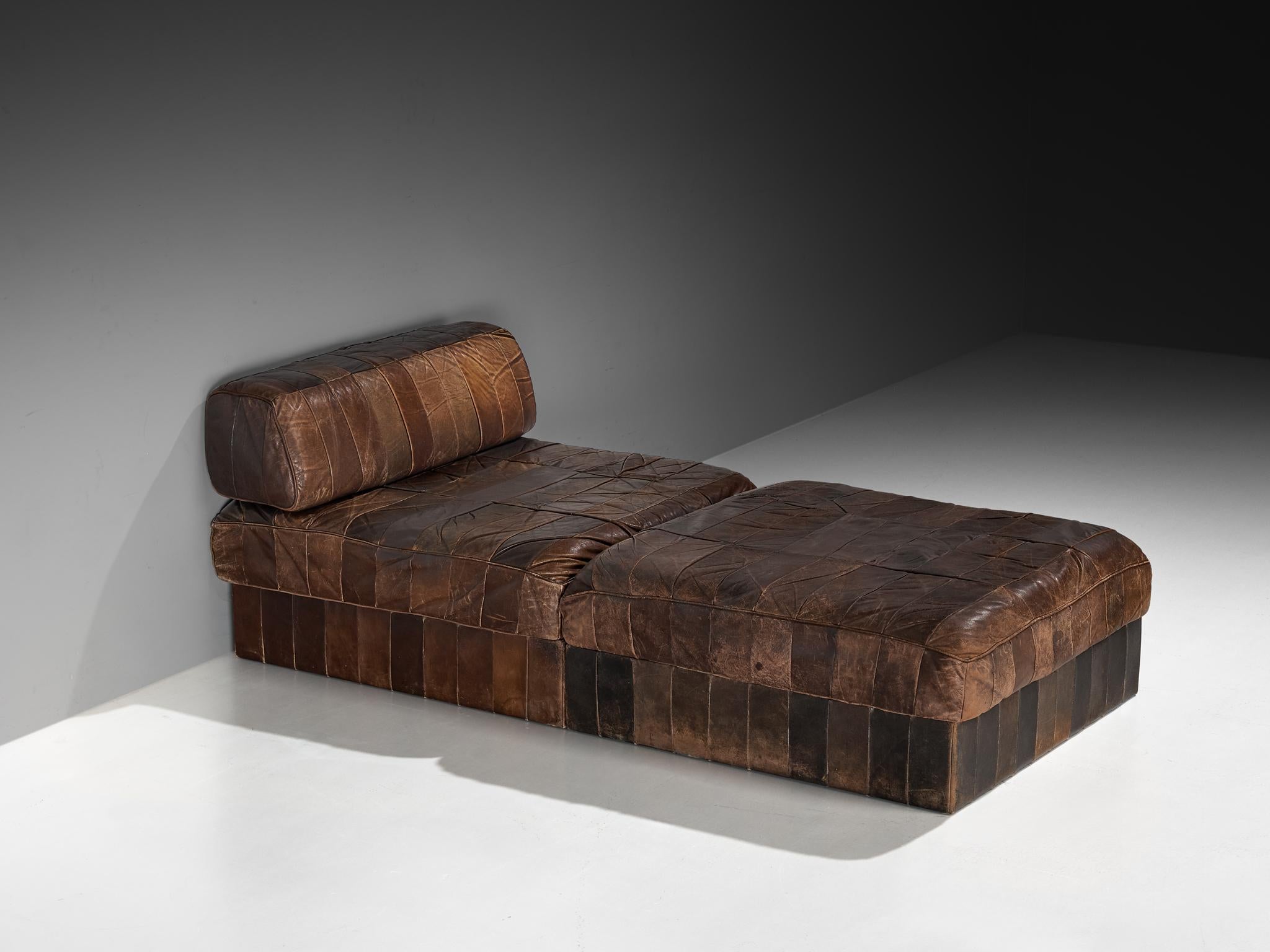 De Sede, daybed, leather, Switzerland, 1970s

This De Sede daybed/lounge set includes two parts: a lounge seat and an additional ottoman-style section, allowing for versatile configurations. The piece features a patchwork design, with individually
